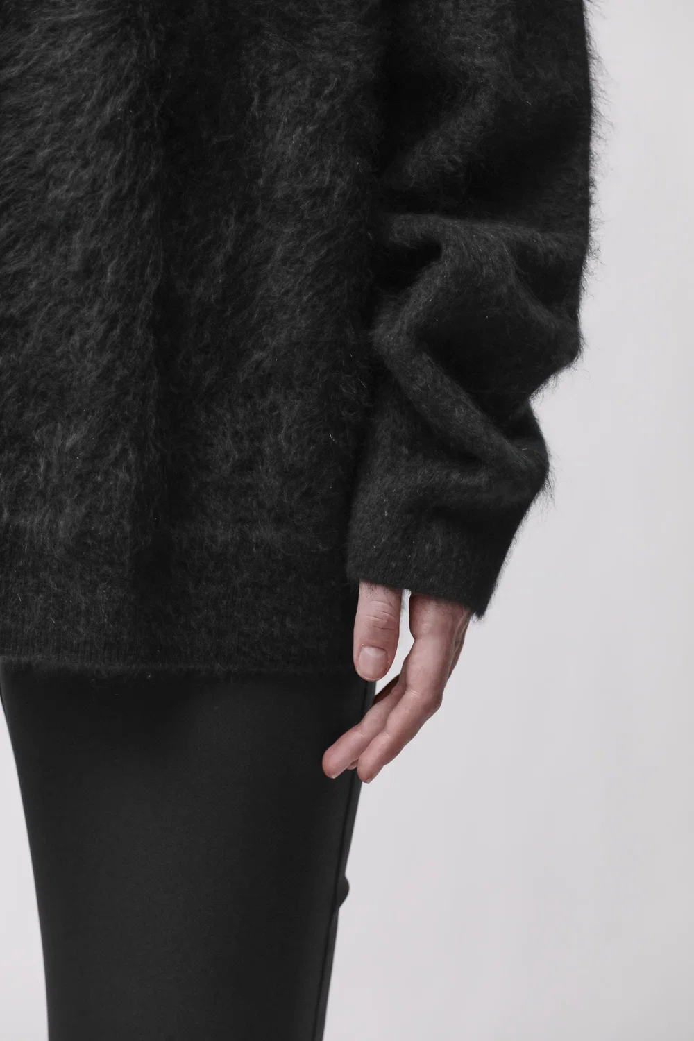 THOM KROM Brushed Cashmere Pullover in Black