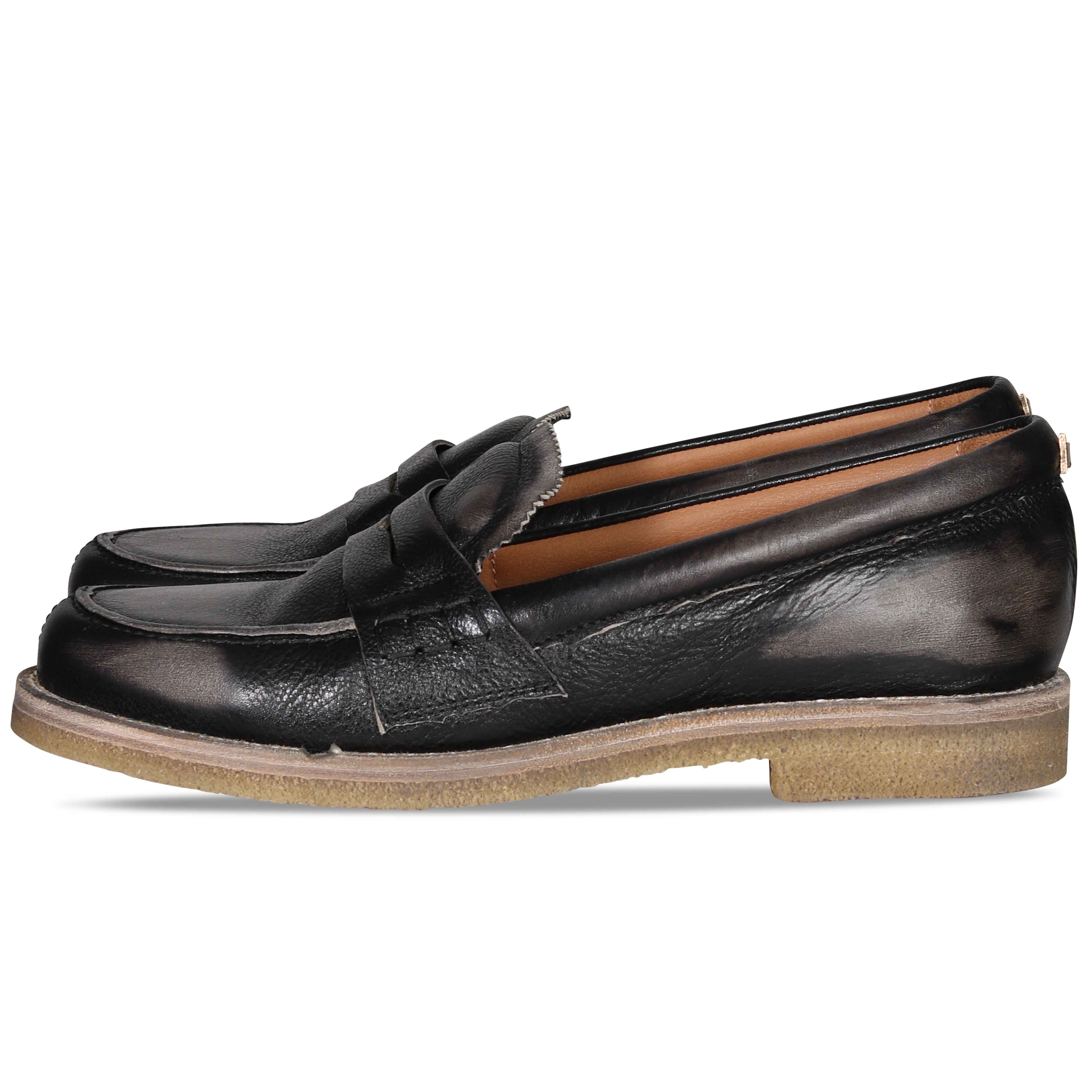 Golden Goose Mocassino Jerry in Black Distressed Golden Goose Mocassino Jerry in Black Distressed