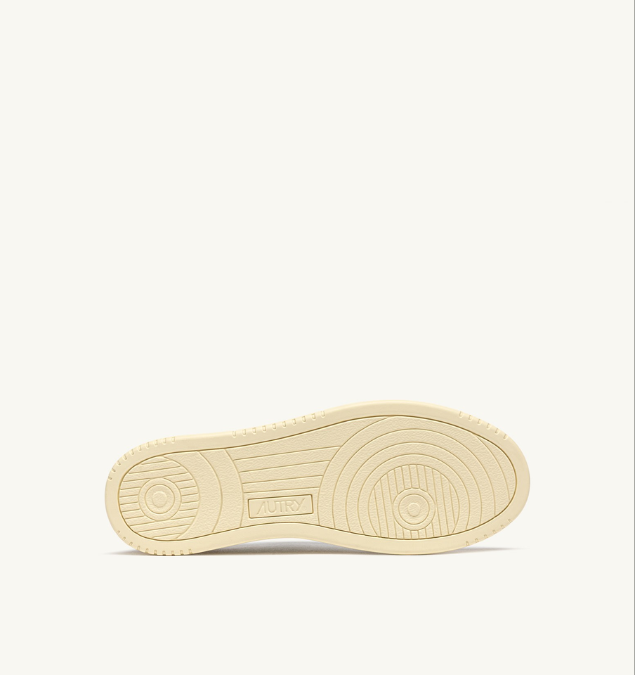 AUTRY ACTION SHOES Medalist Low Sneaker Suede in White / Bronze Green