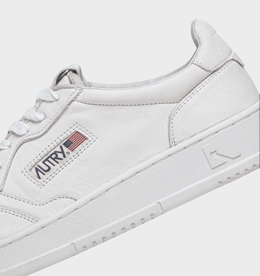 AUTRY ACTION SHOES Medalist Low Sneaker Goat in All White
