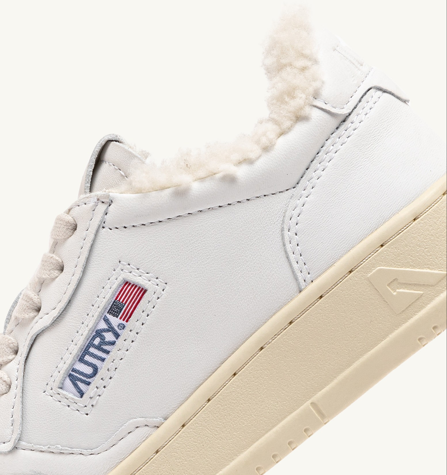 AUTRY ACTION SHOES Medalist Low Sneaker Shearling in White