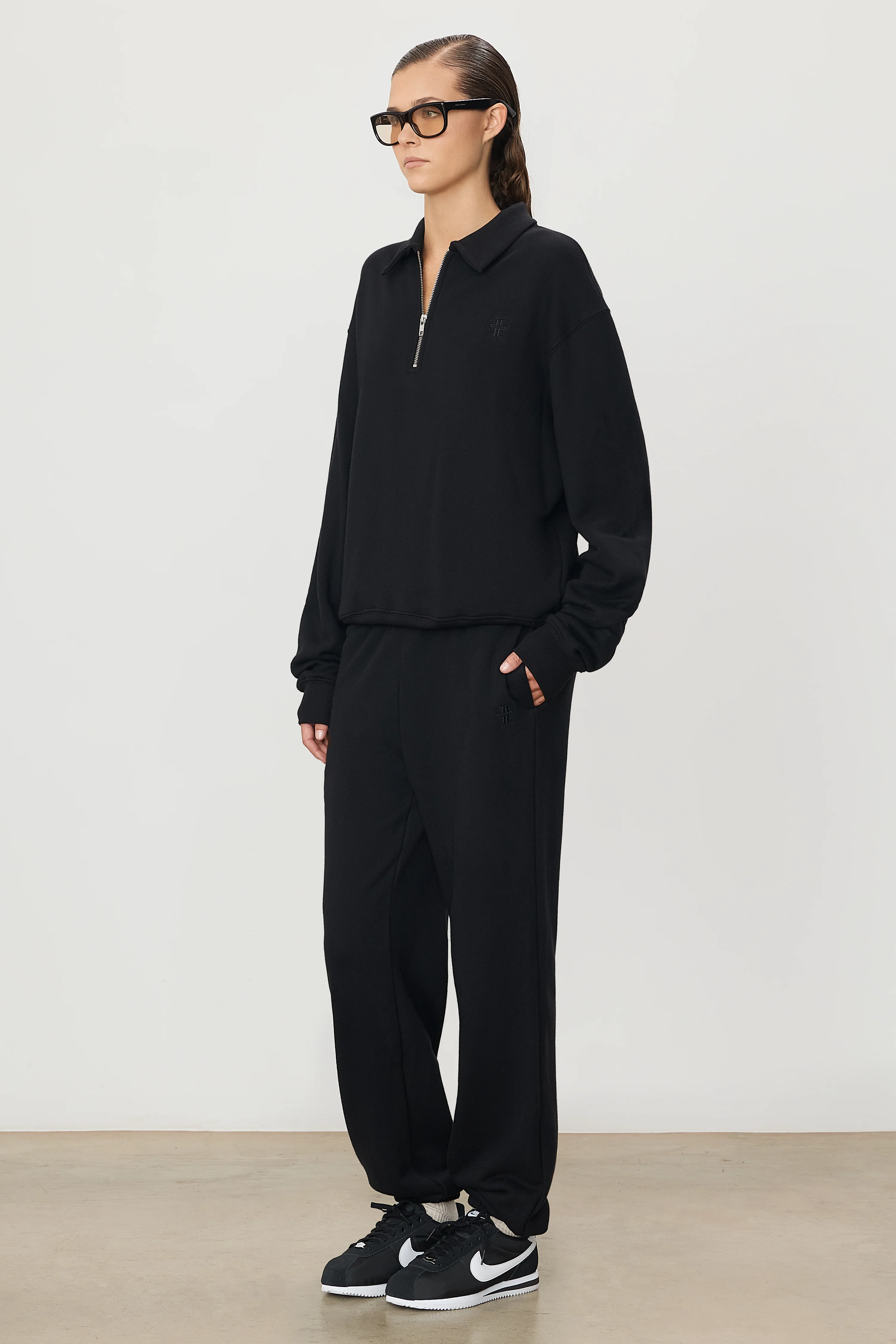 ÉTERNE Boyfriend Pocket Sweatpant in Black
