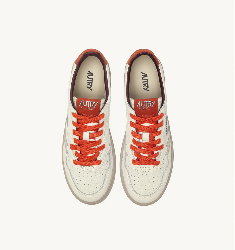 AUTRY ACTION SHOES Medalist Low Sneaker Elephant in Sand/Pumpkin