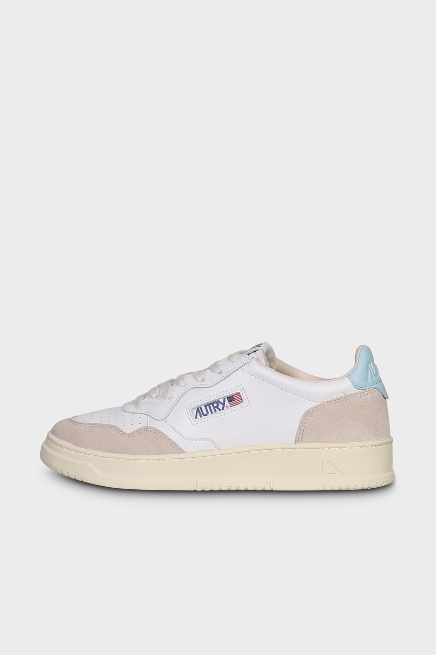 AUTRY ACTION SHOES Medalist Low Sneaker Suede White/Stream Blue AUTRY ACTION SHOES Medalist Low Sneaker Suede White/Stream Blue