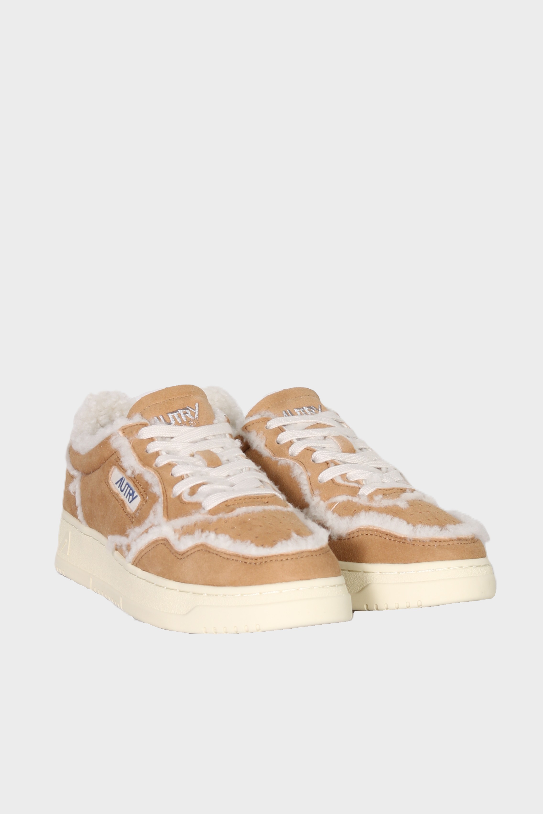AUTRY ACTION SHOES Medalist Low Sneaker Suede Shearling in Cognac