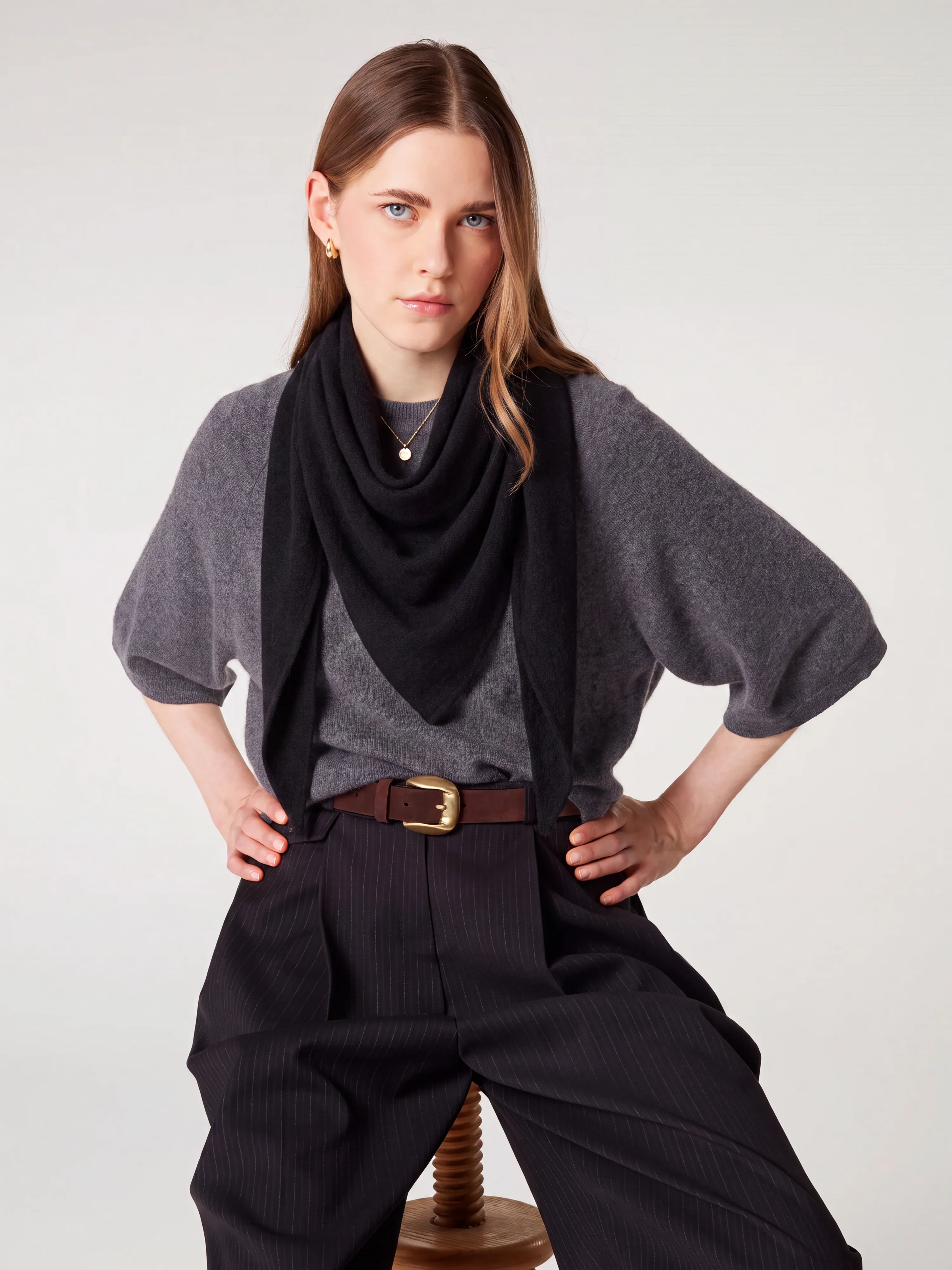 ABSOLUT CASHMERE Triangle Cashmere Scarf in Black