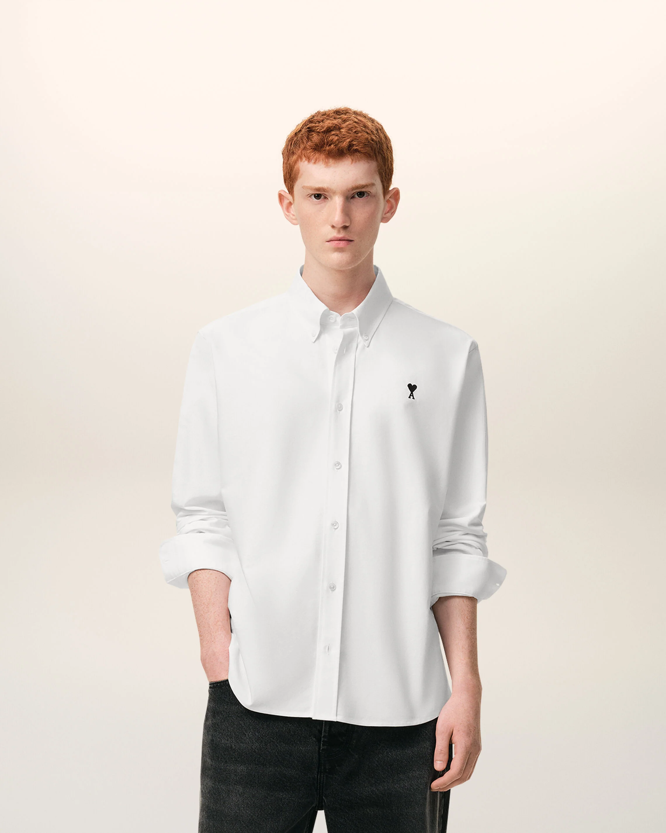 AMI PARIS de Coeur Classic Fit Shirt in White/Black Logo