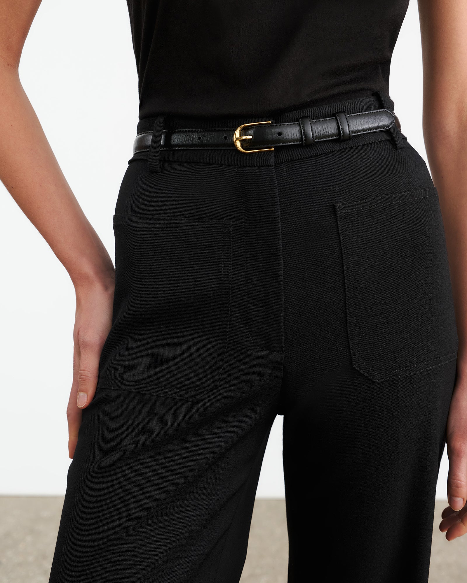 NILI LOTAN Thin Leather Belt in Black