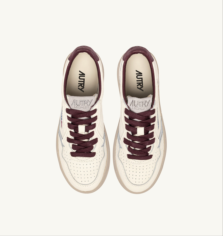 AUTRY ACTION SHOES Medalist Low Sneaker Elephant in Fig/SIlver