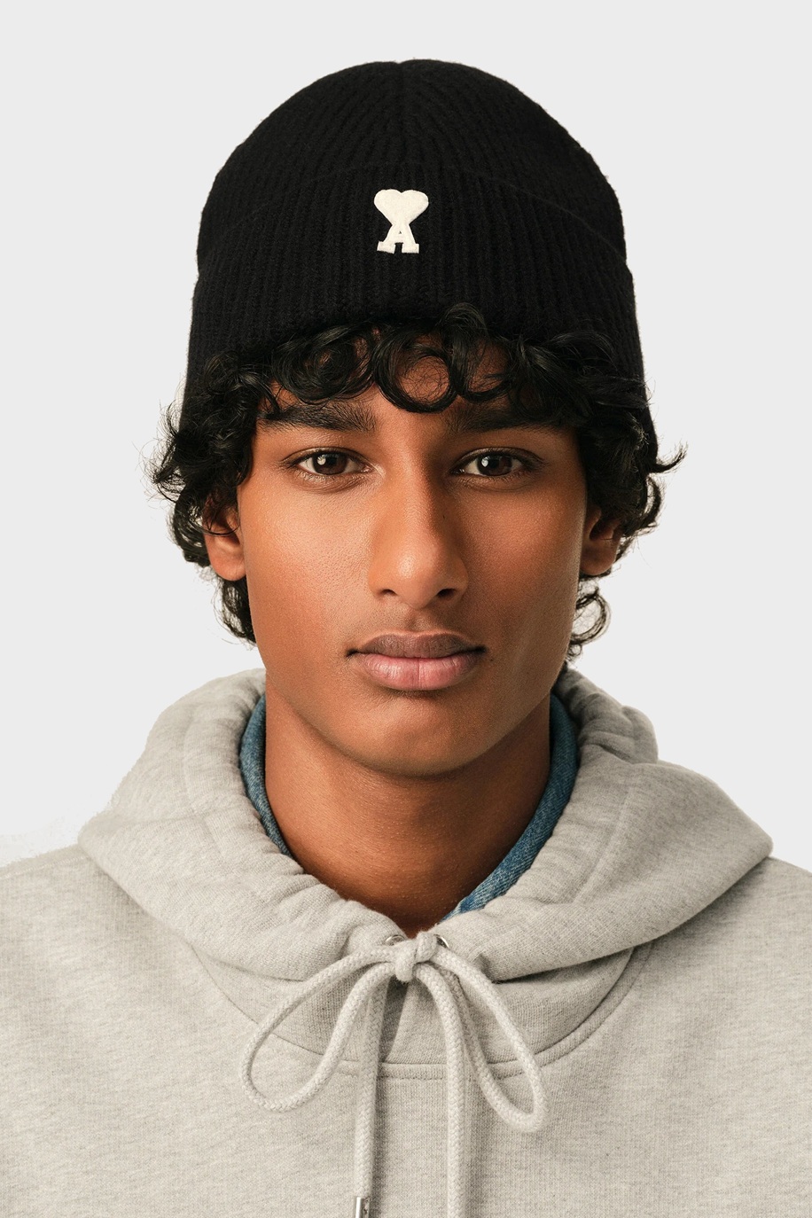 AMI PARIS de Coeur Knit Beanie in Black / White