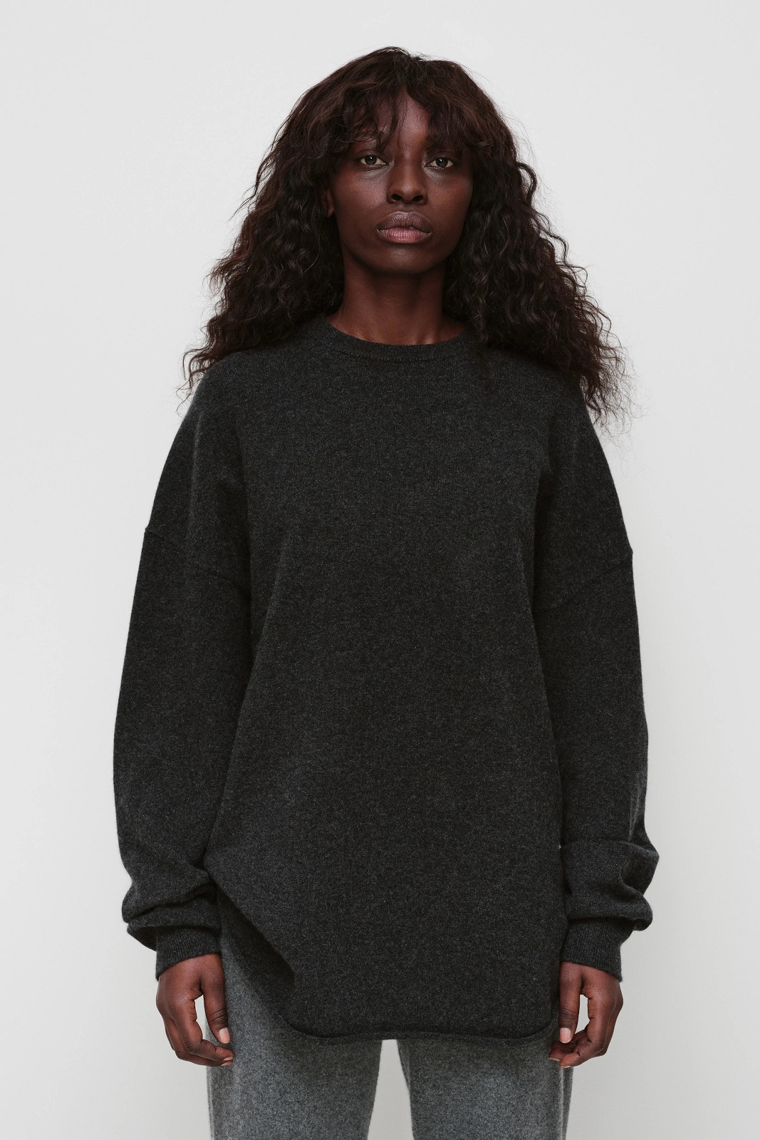 EXTREME CASHMERE Sweater N°53 Crew Hop in Shadow