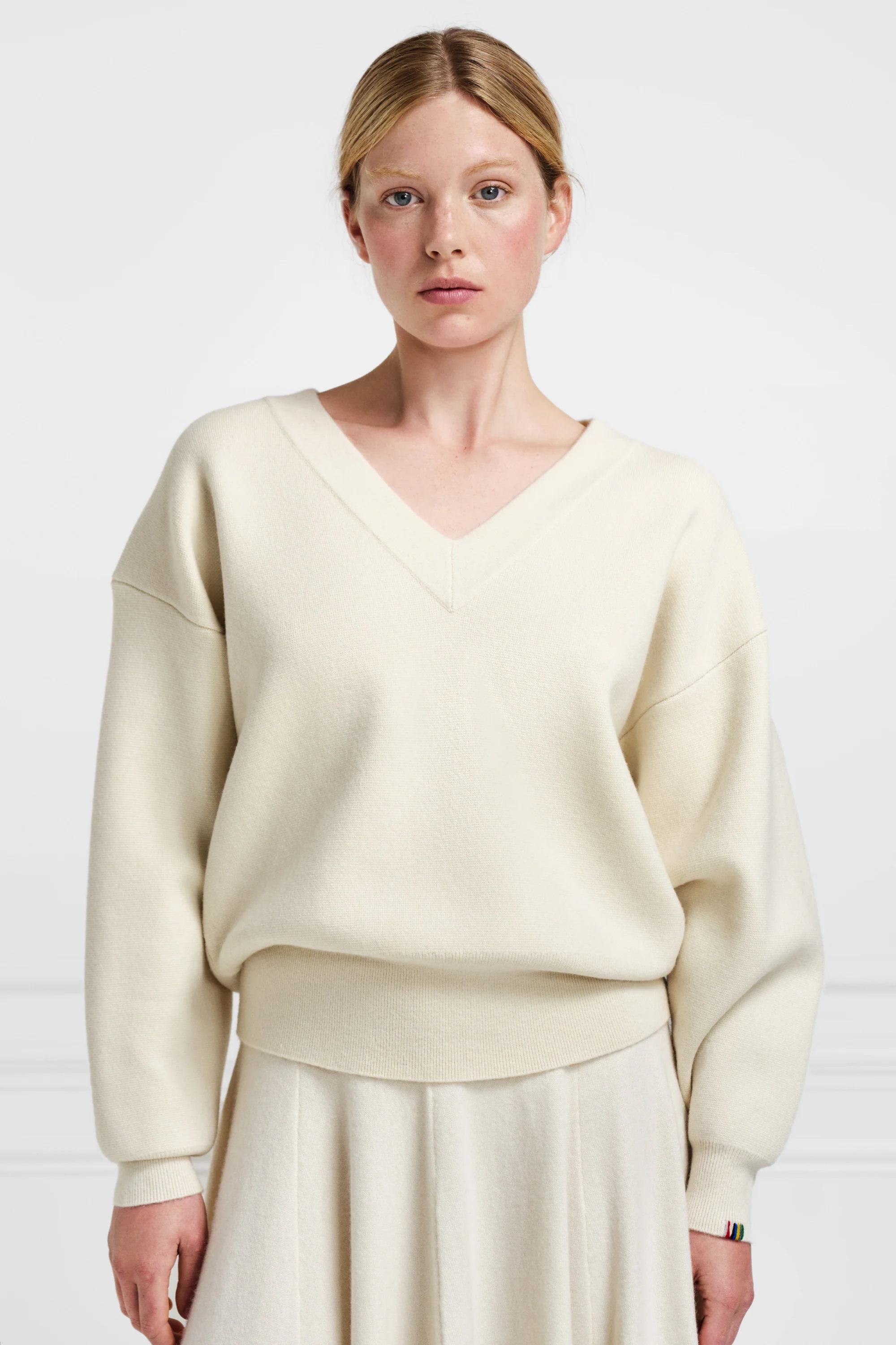 EXTREME CASHMERE Lana N°316 Heavy V-Neck Sweater in Cream