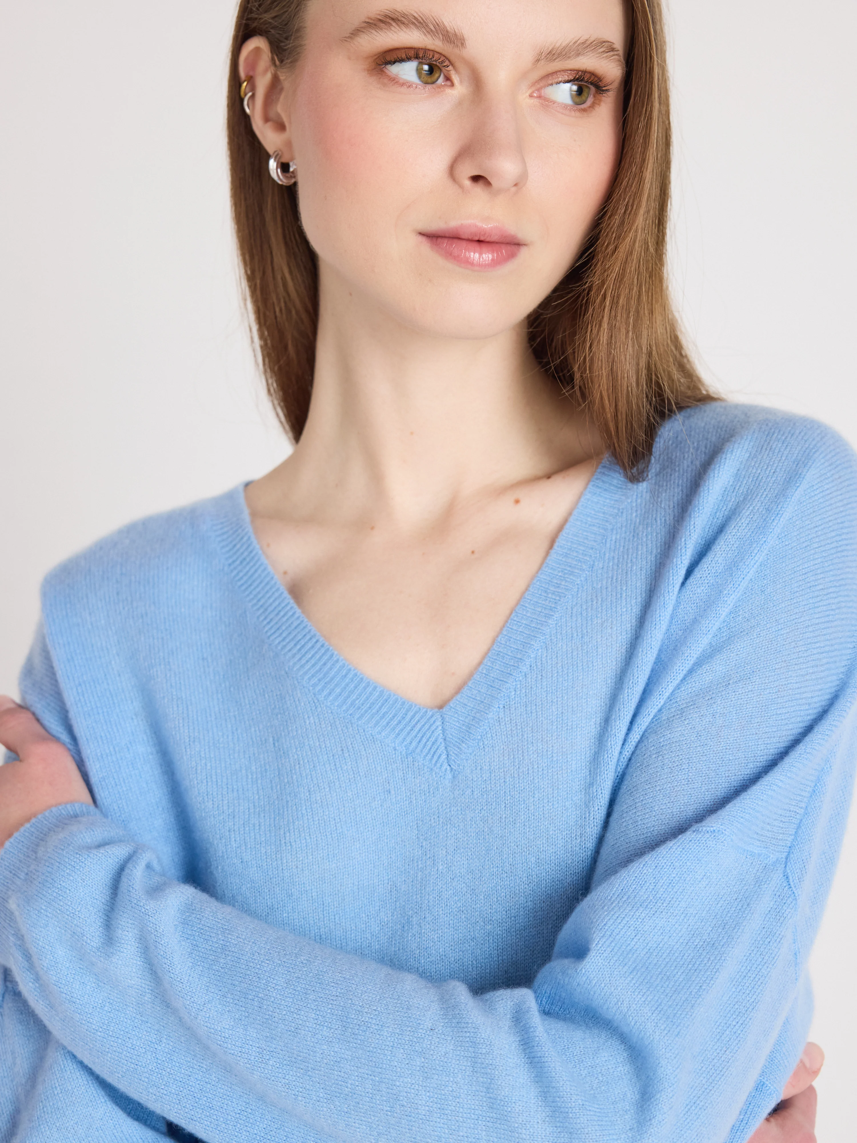 ABSOLUT CASHMERE V-Neck Sweater in Light Blue