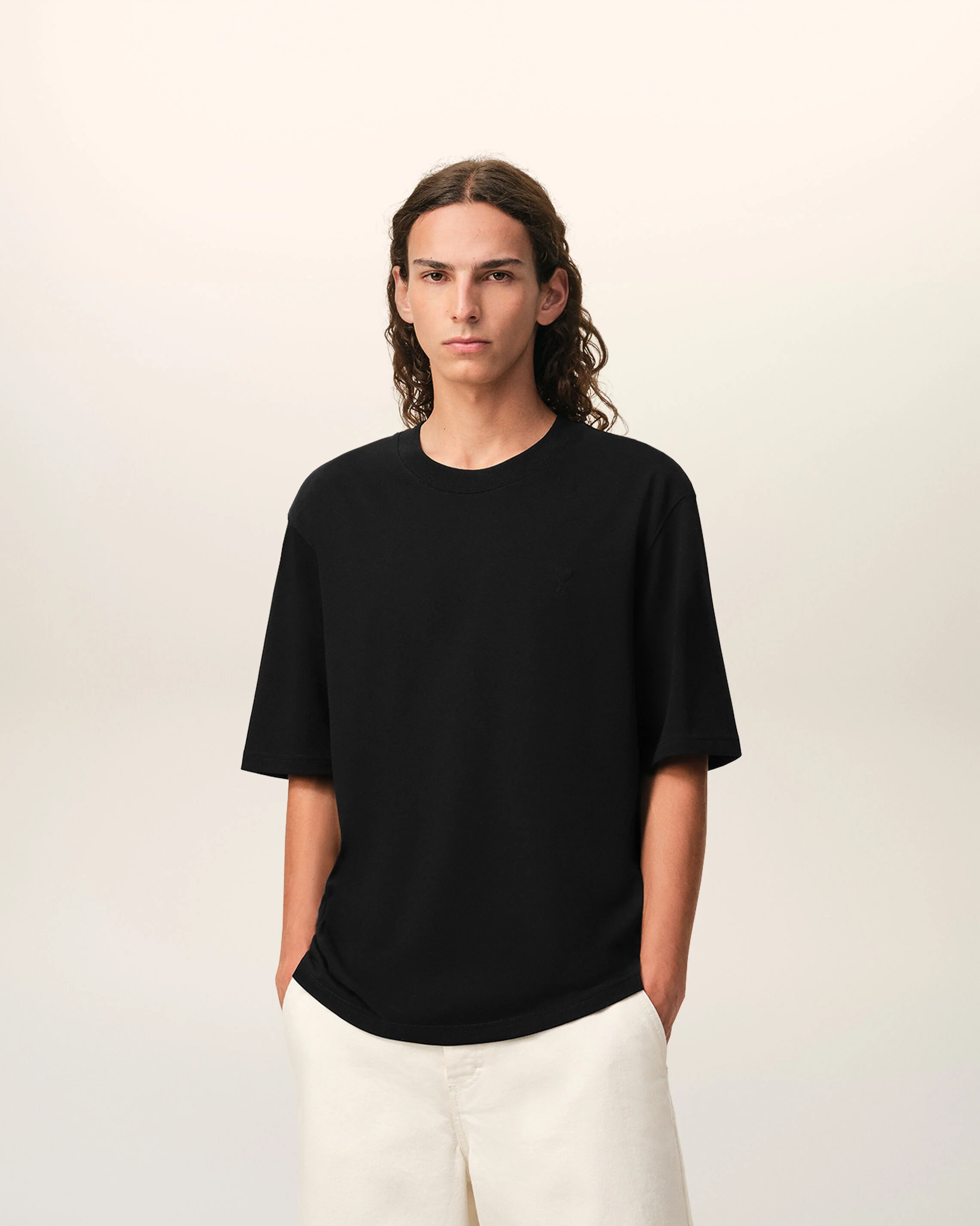 AMI PARIS de Coeur Embossed T-Shirt in Black
