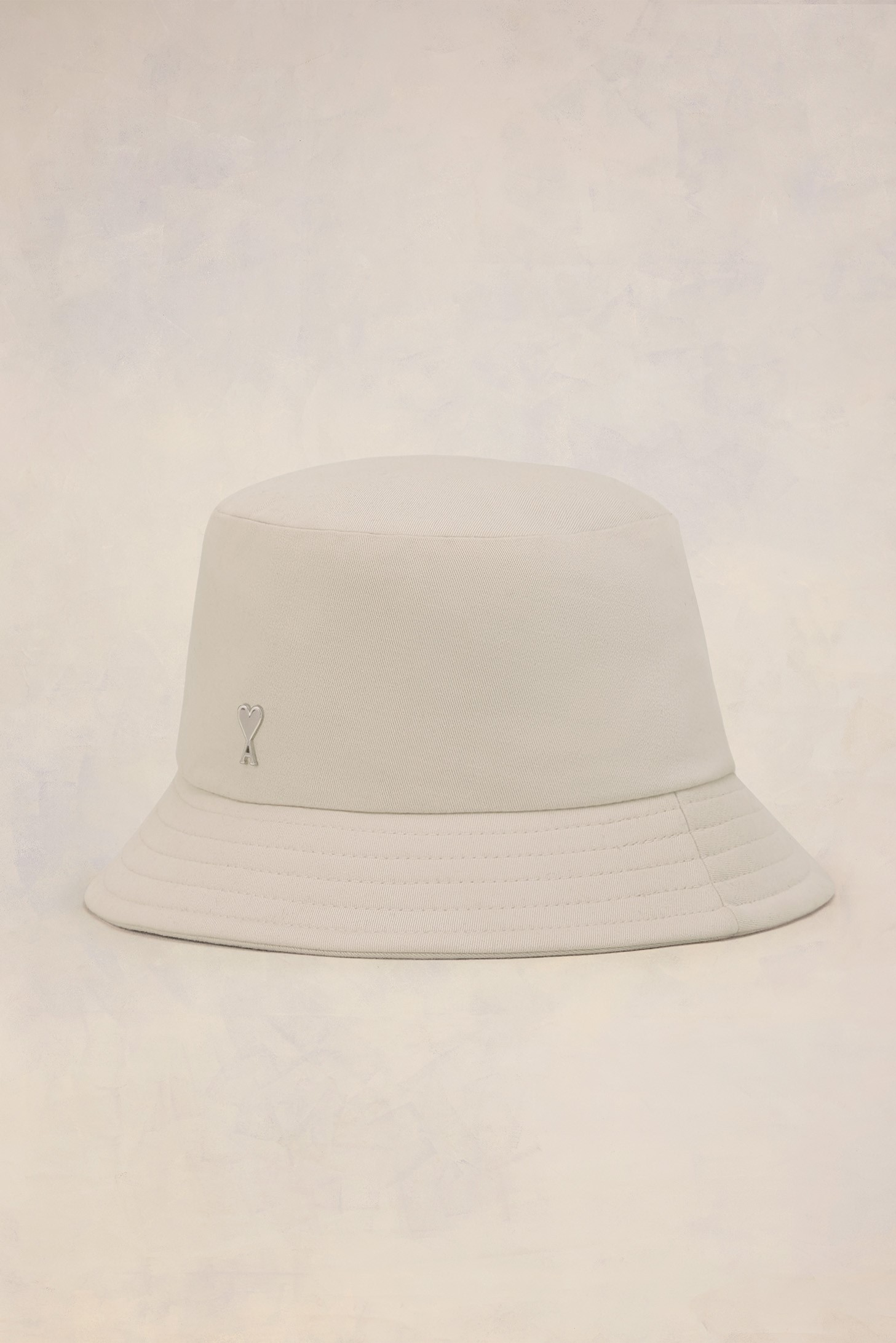 AMI PARIS de Coeur Bucket Hat in Chalk 60