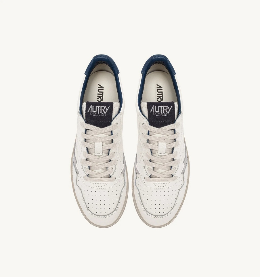 AUTRY ACTION SHOES Medalist Low Sneaker Elefant in White/Blue