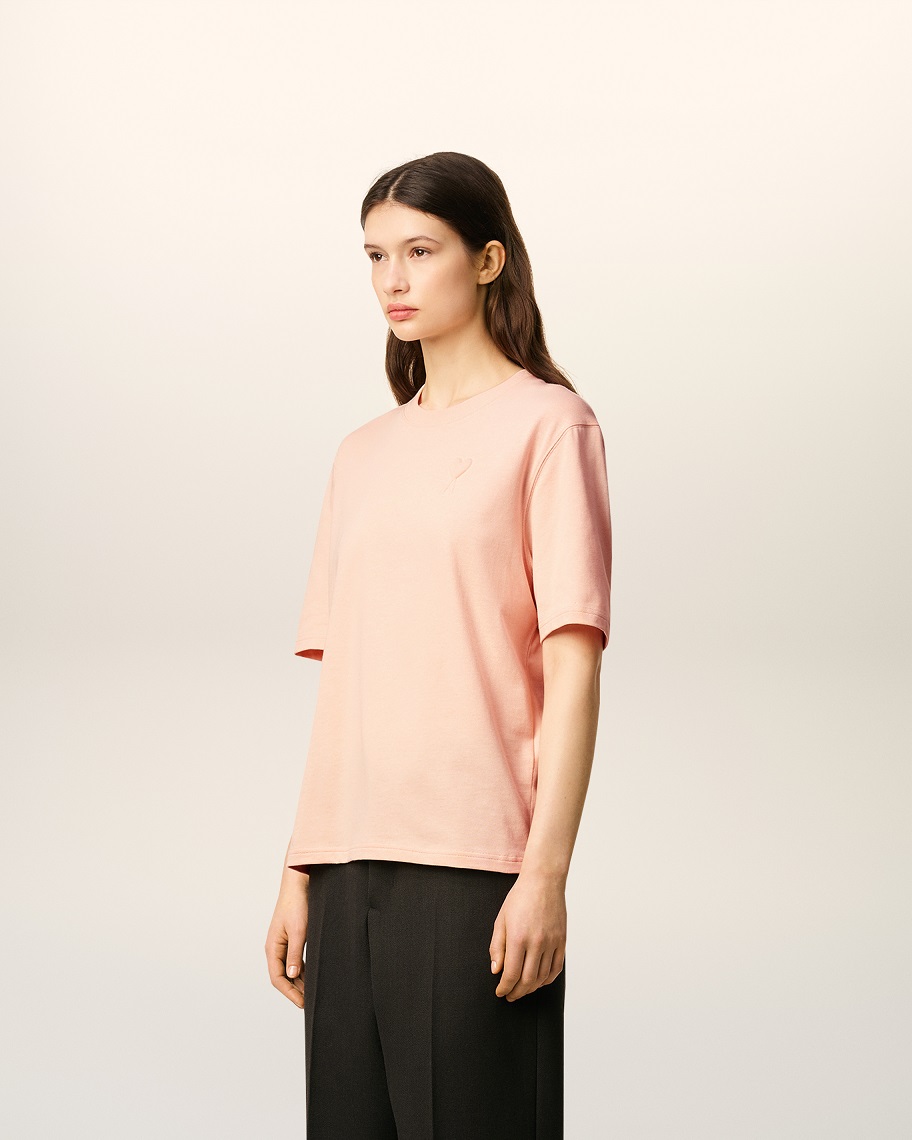 AMI PARIS de Coeur Embossed T-Shirt in Powder