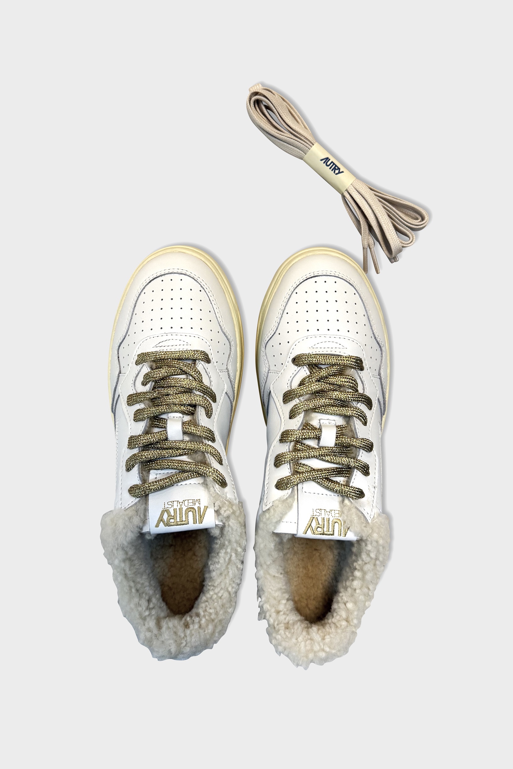 AUTRY ACTION SHOES Medalist Shearling Low Sneaker in White/Gold
