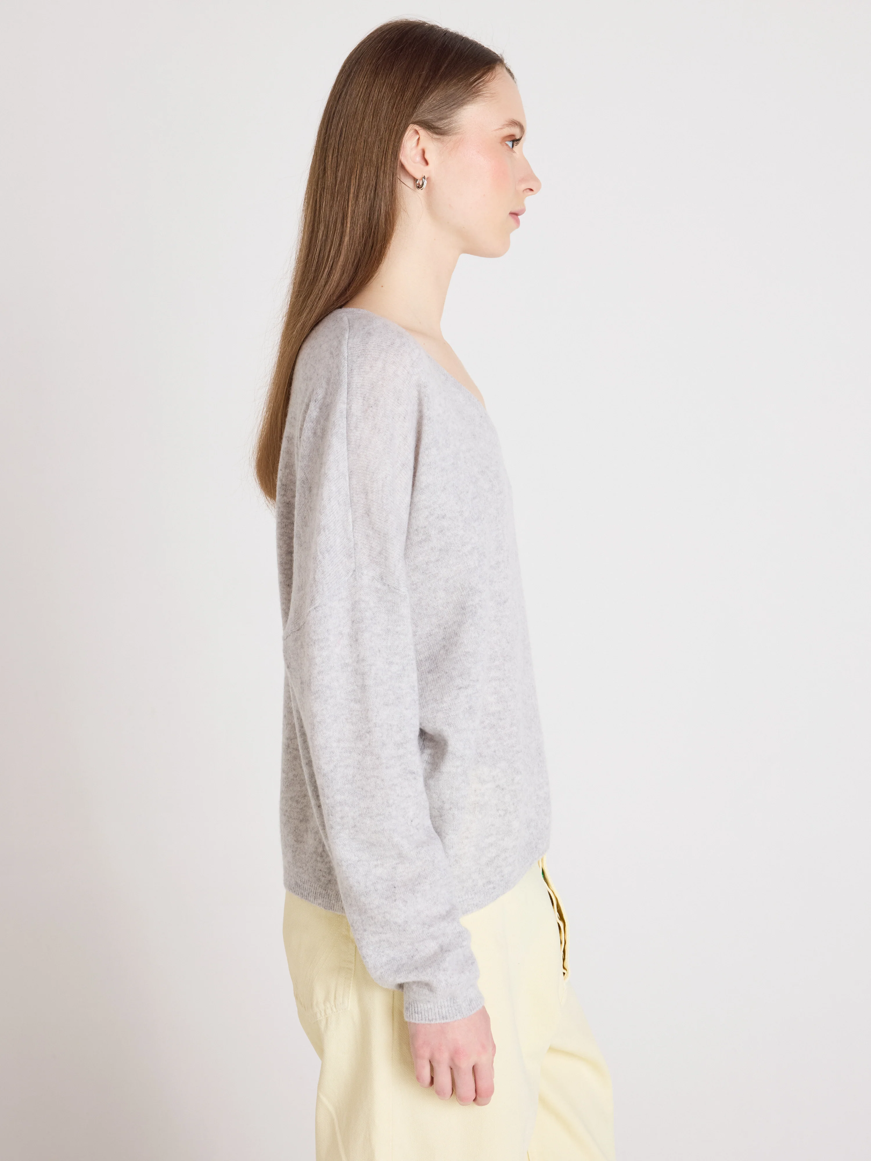 ABSOLUT CASHMERE V-Neck Sweater in Light Heather Grey