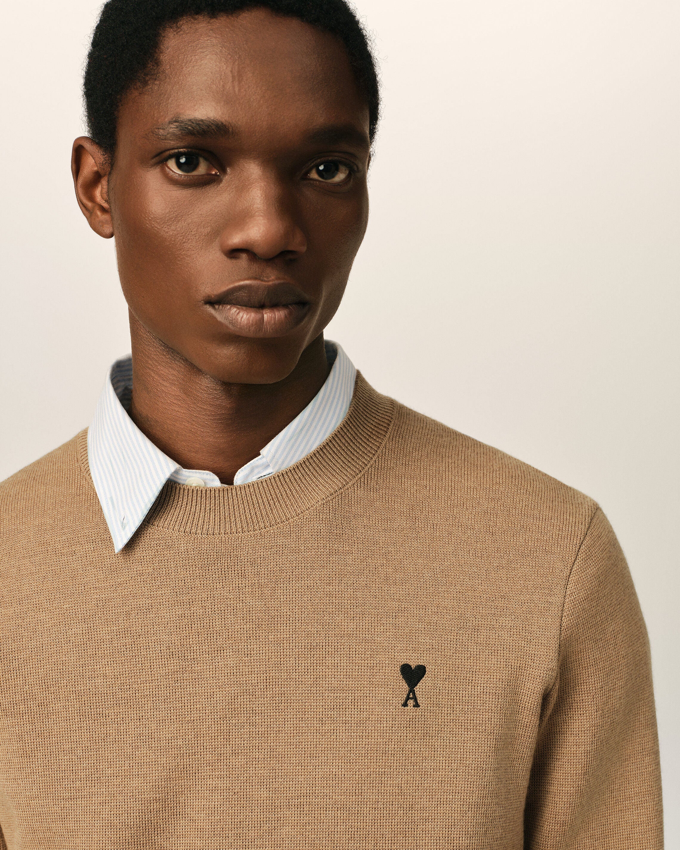 AMI PARIS de Coeur Merino Knit Pullover in Camel / Black Logo