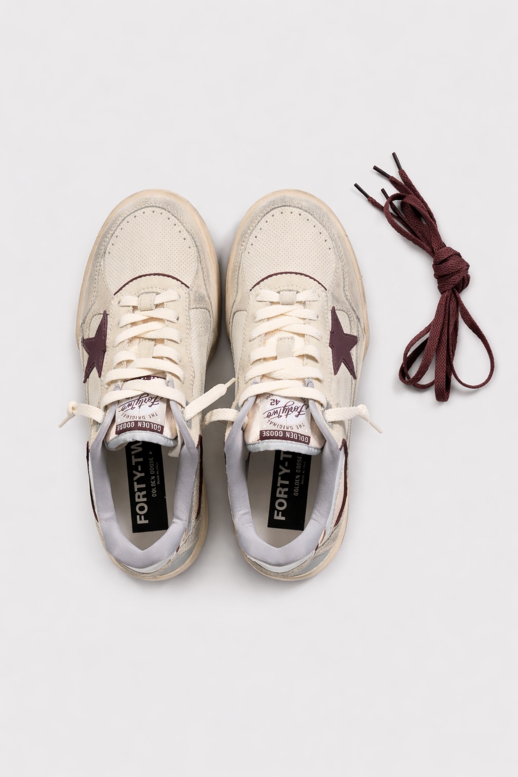 GOLDEN GOOSE Forty2 in Beige/Bordeaux