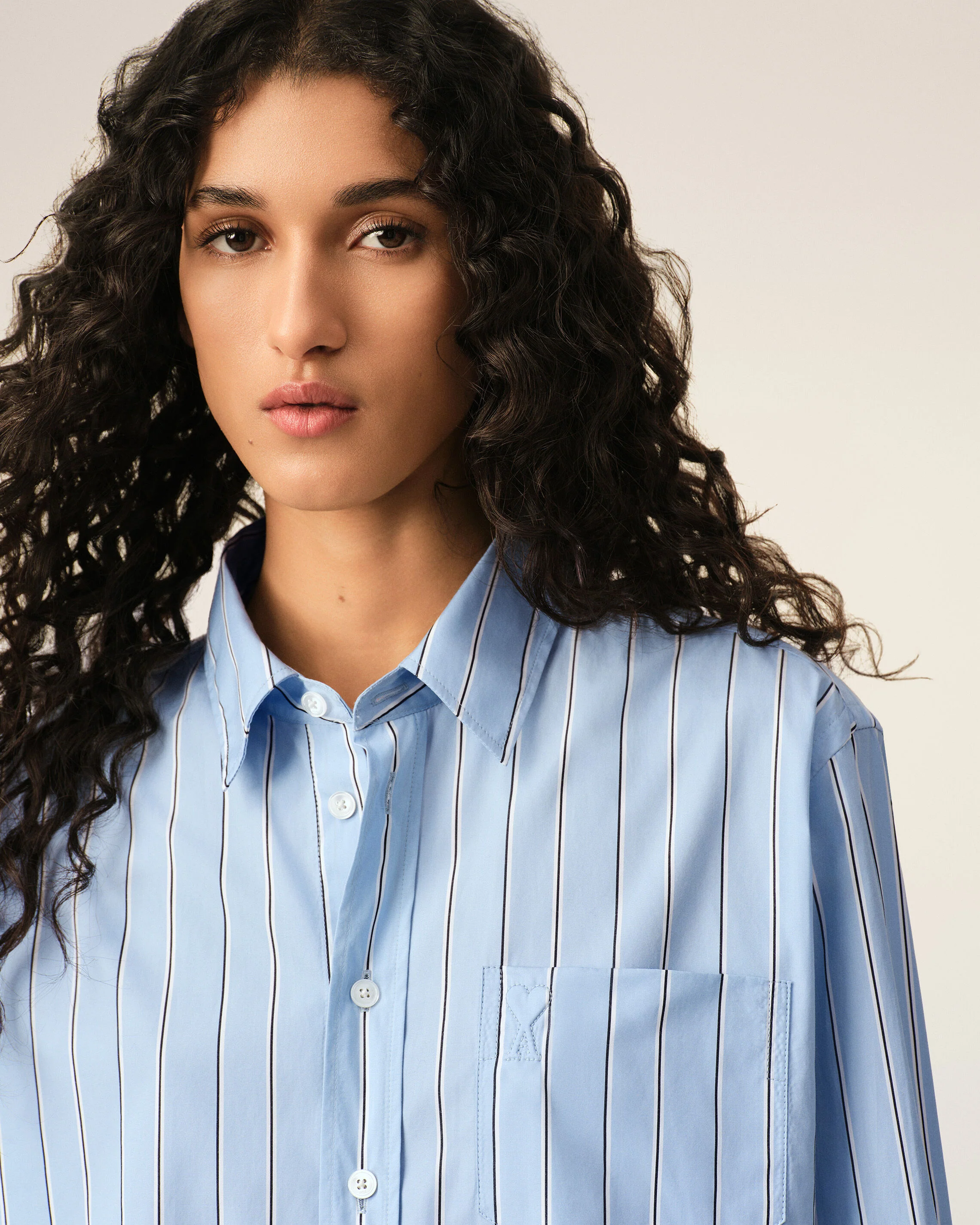 AMI PARIS de Coeur Cropped Shirt in Cashmere Blue / Ivory