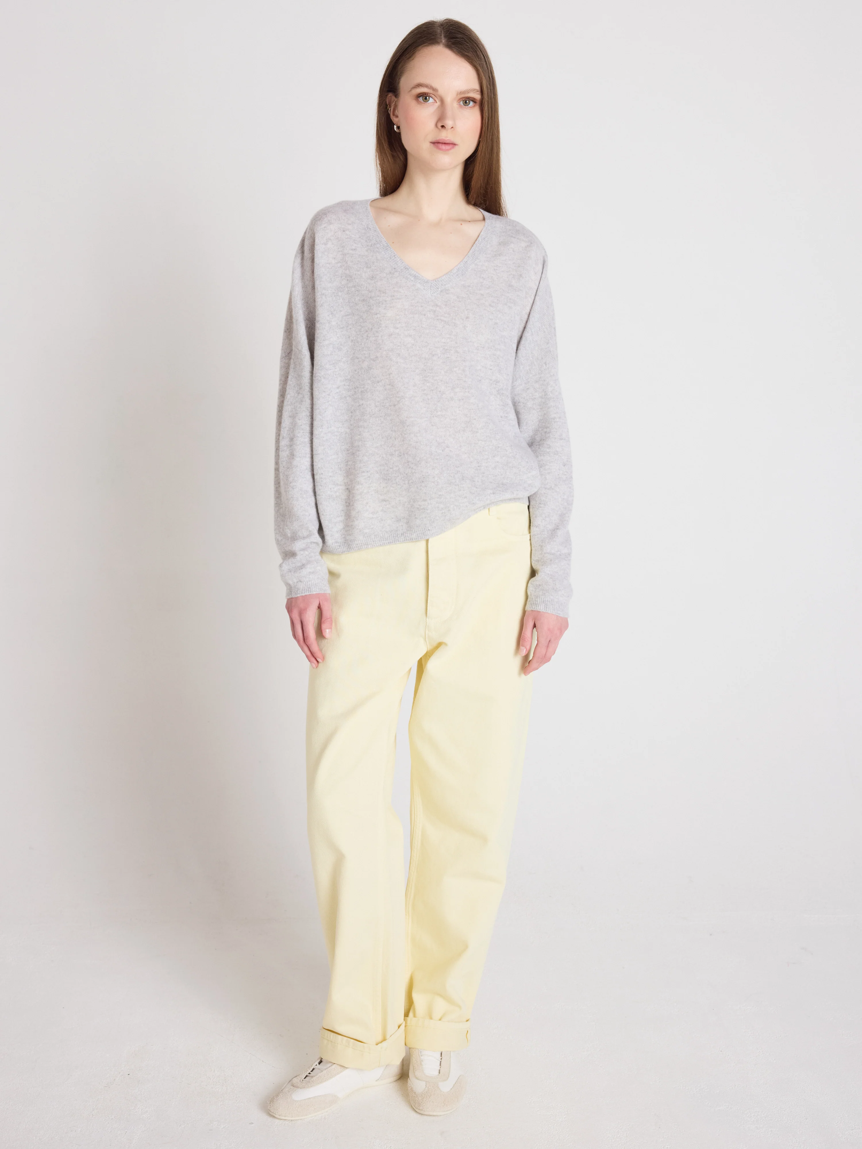 ABSOLUT CASHMERE V-Neck Sweater in Light Heather Grey