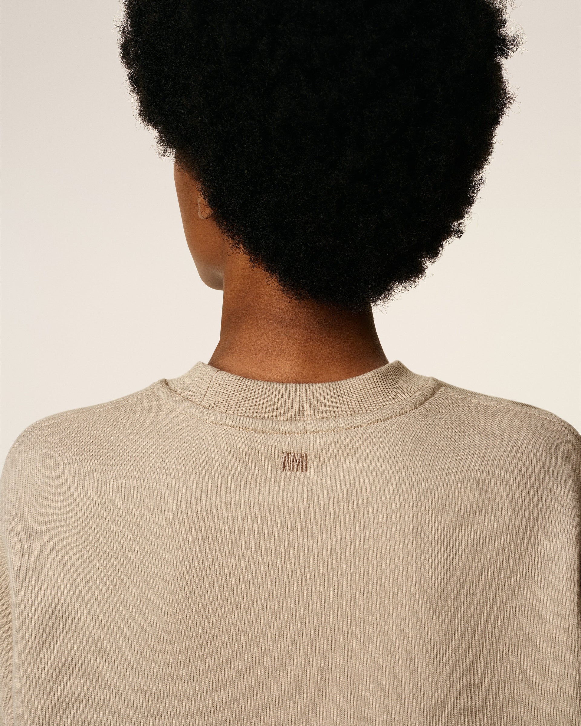 AMI PARIS de Coeur Cropped Sweatshirt in White Coffee