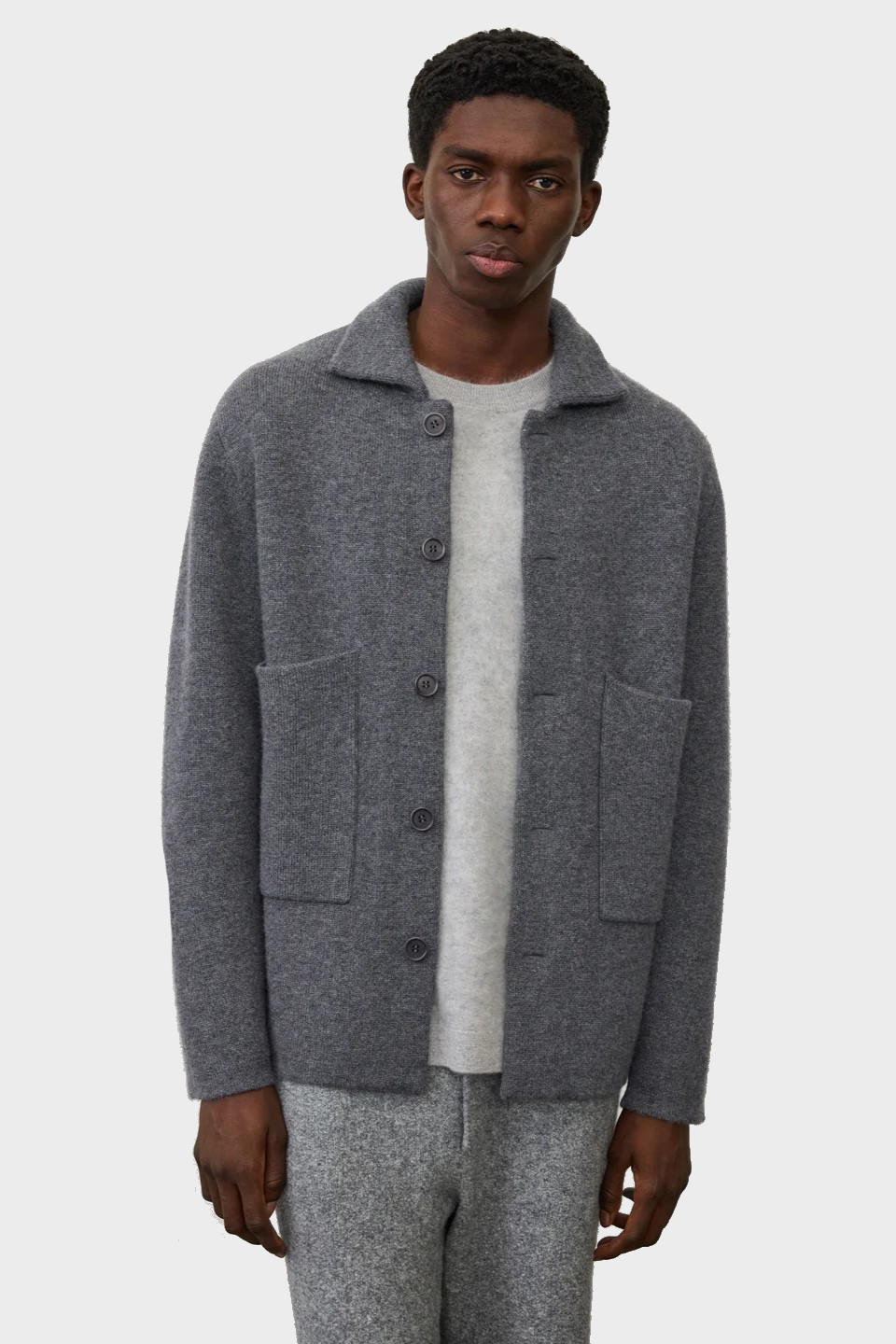 LISA YANG Louis Cashmere Cardigan in Graphite LISA YANG Louis Cashmere Cardigan in Graphite