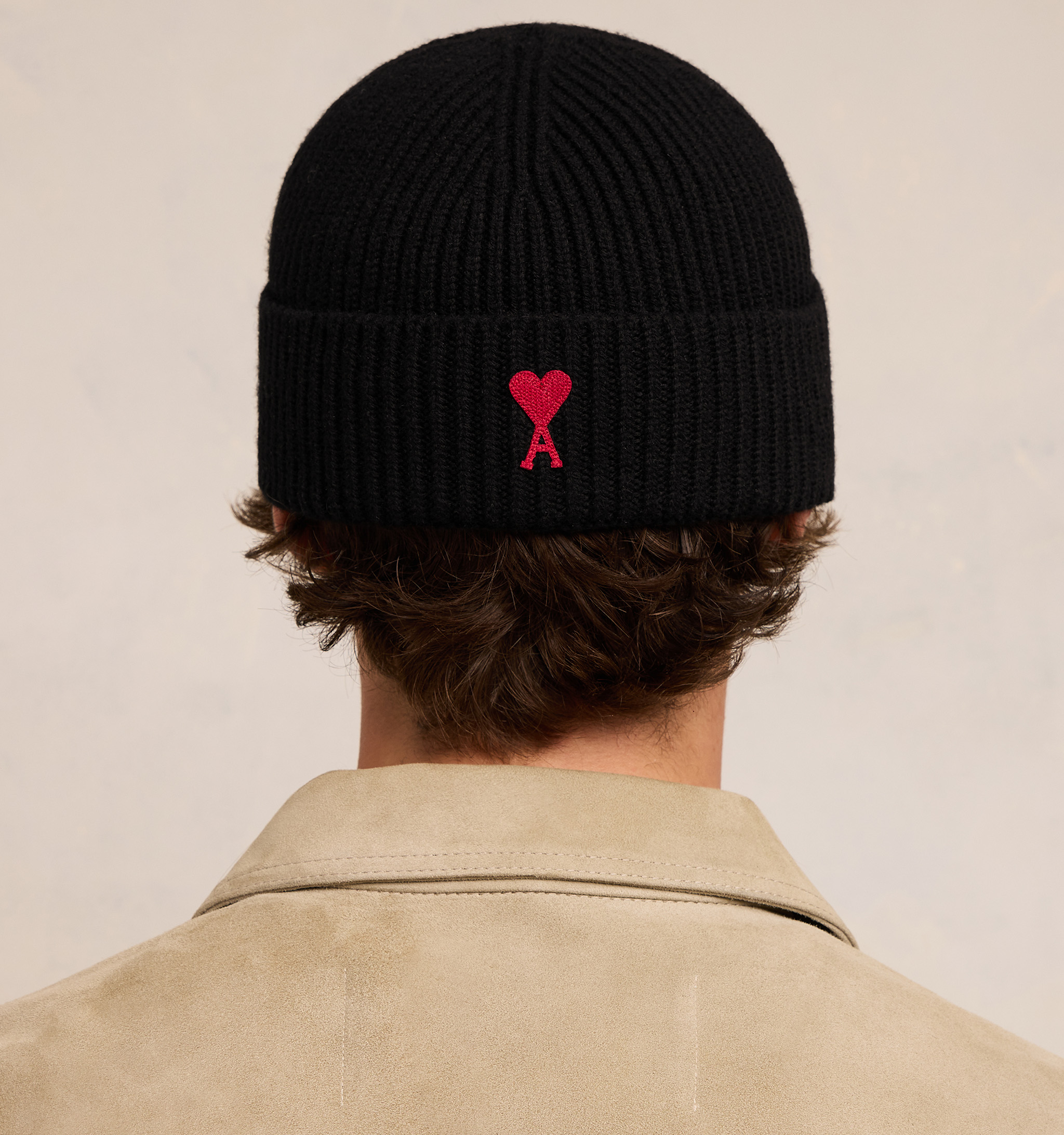 AMI PARIS de Coeur Beanie in Black