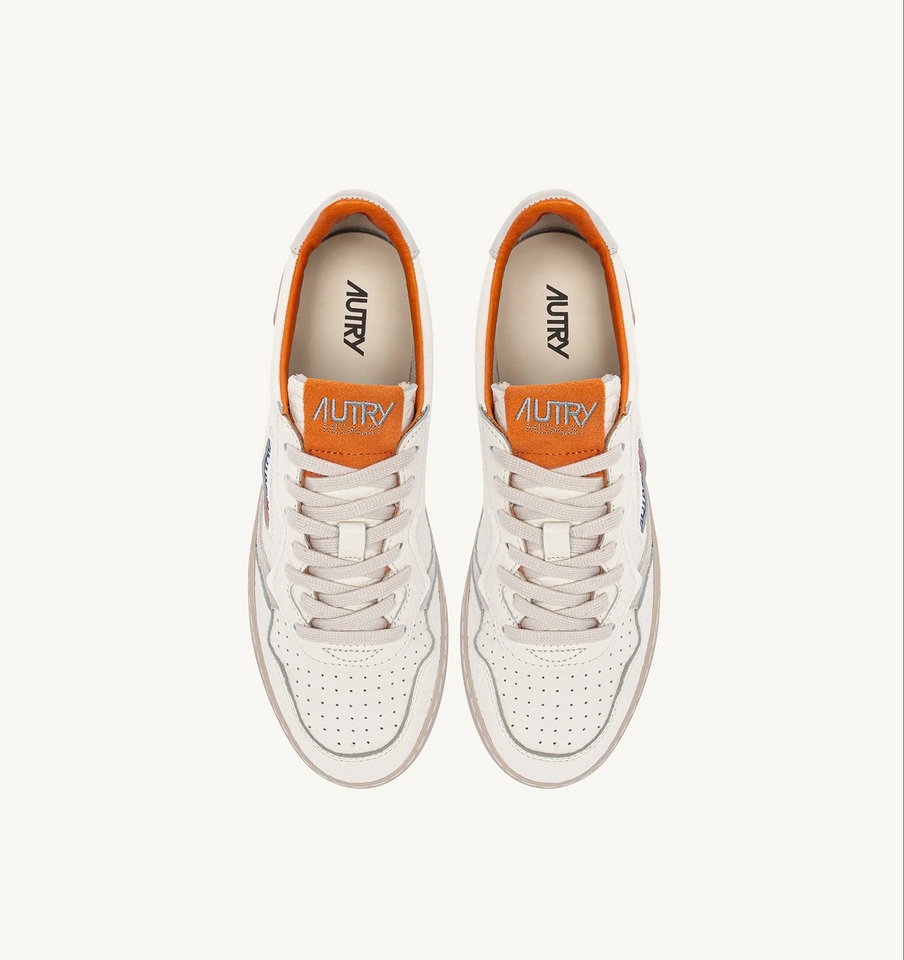 AUTRY ACTION SHOES Medalist Low Sneaker Elefant in White/Orange