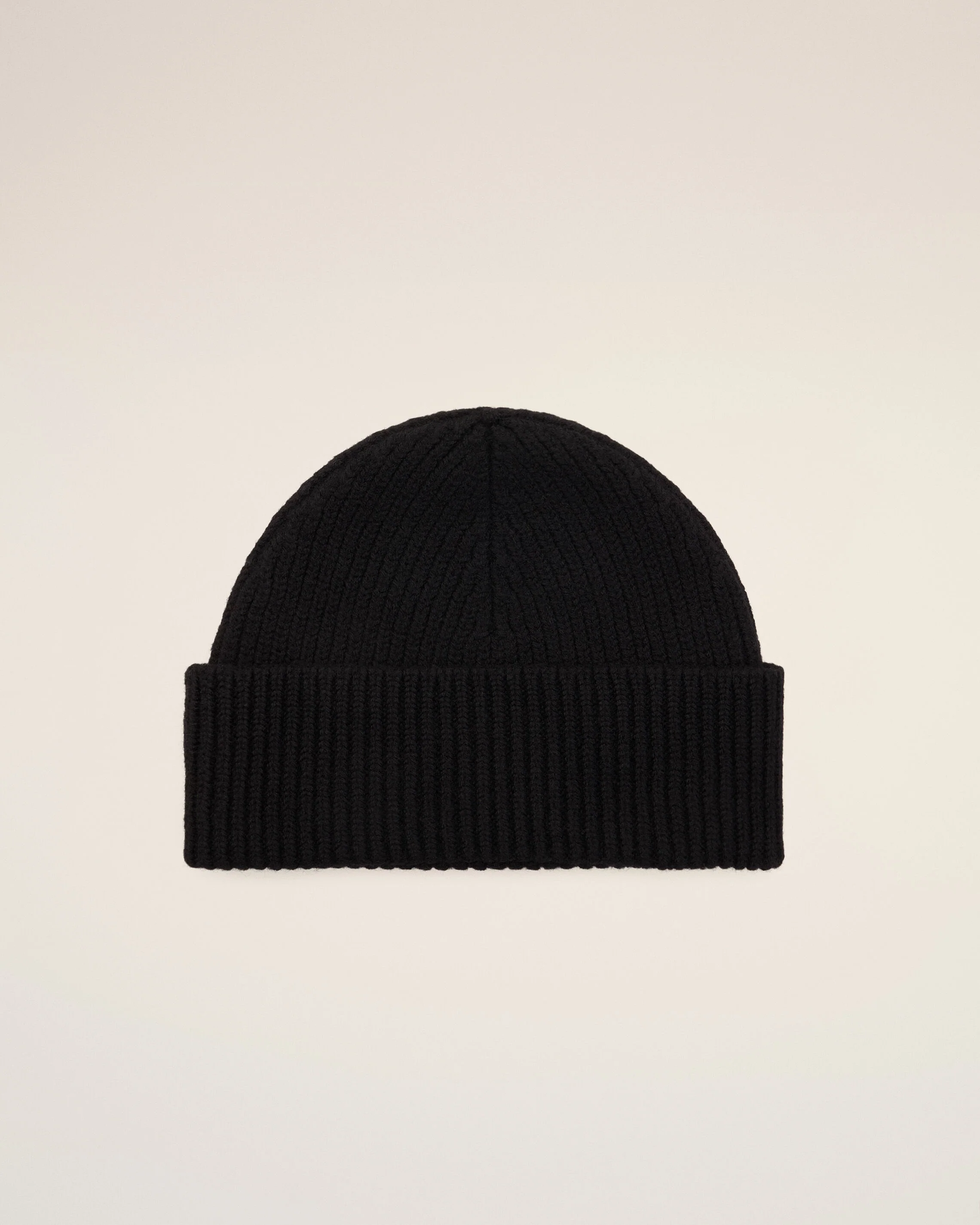 AMI PARIS de Coeur Knit Beanie in Black / White