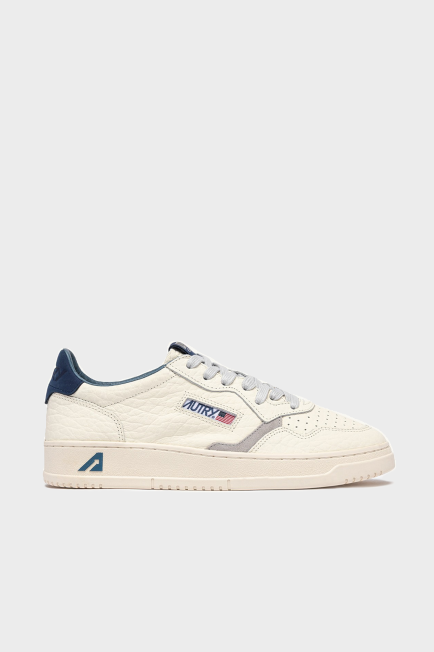 AUTRY ACTION SHOES Medalist Low Sneaker Elephant in Vapor/Blue