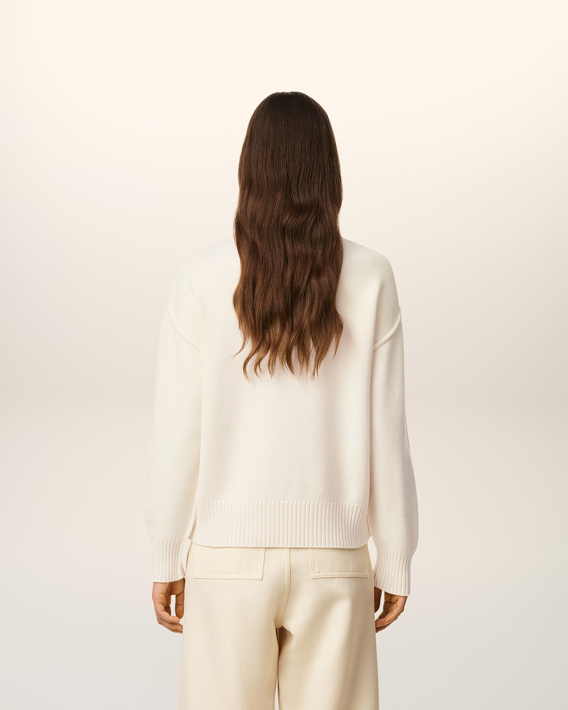 AMI PARIS de Coeur Knit Pullover in Offwhite/Black