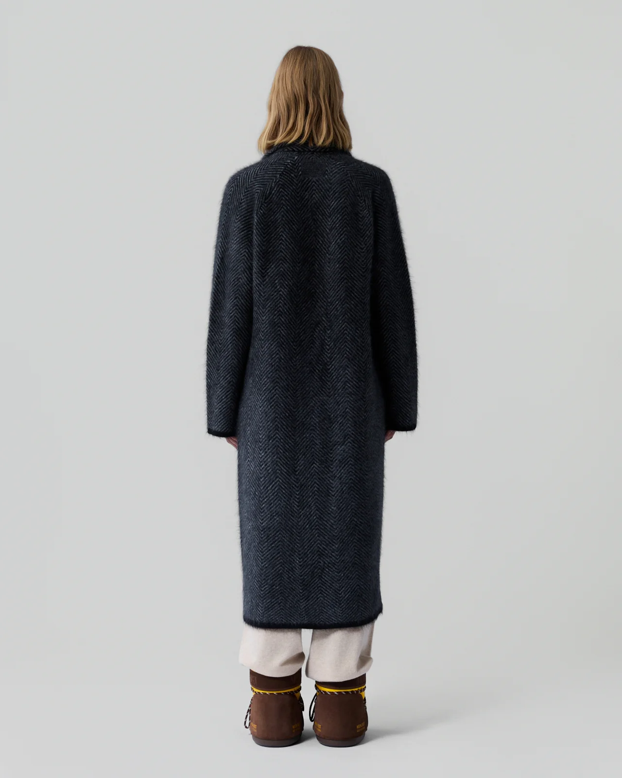 GUEST IN RESIDENCE Grizzly Cashmere Coat in Black/Heather Grey