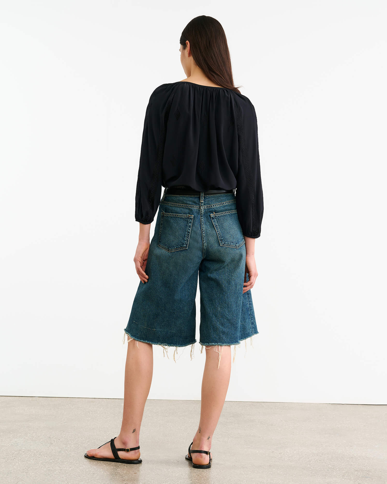 NILI LOTAN Alona Jeans Shorts in Simon Wash NILI LOTAN Alona Jeans Shorts in Simon Wash