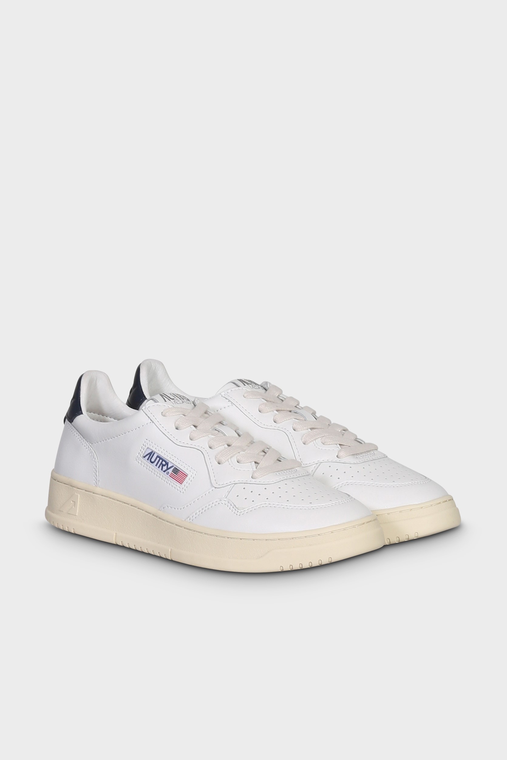 AUTRY ACTION SHOES Medalist Low Sneaker in White/Space 35