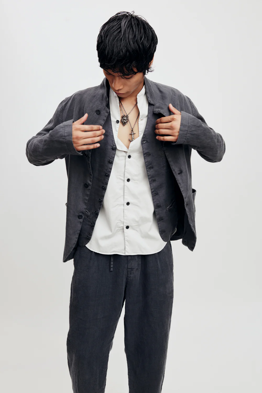 HANNES ROETHER Linen Jacket in Dark Grey HANNES ROETHER Linen Jacket in Dark Grey