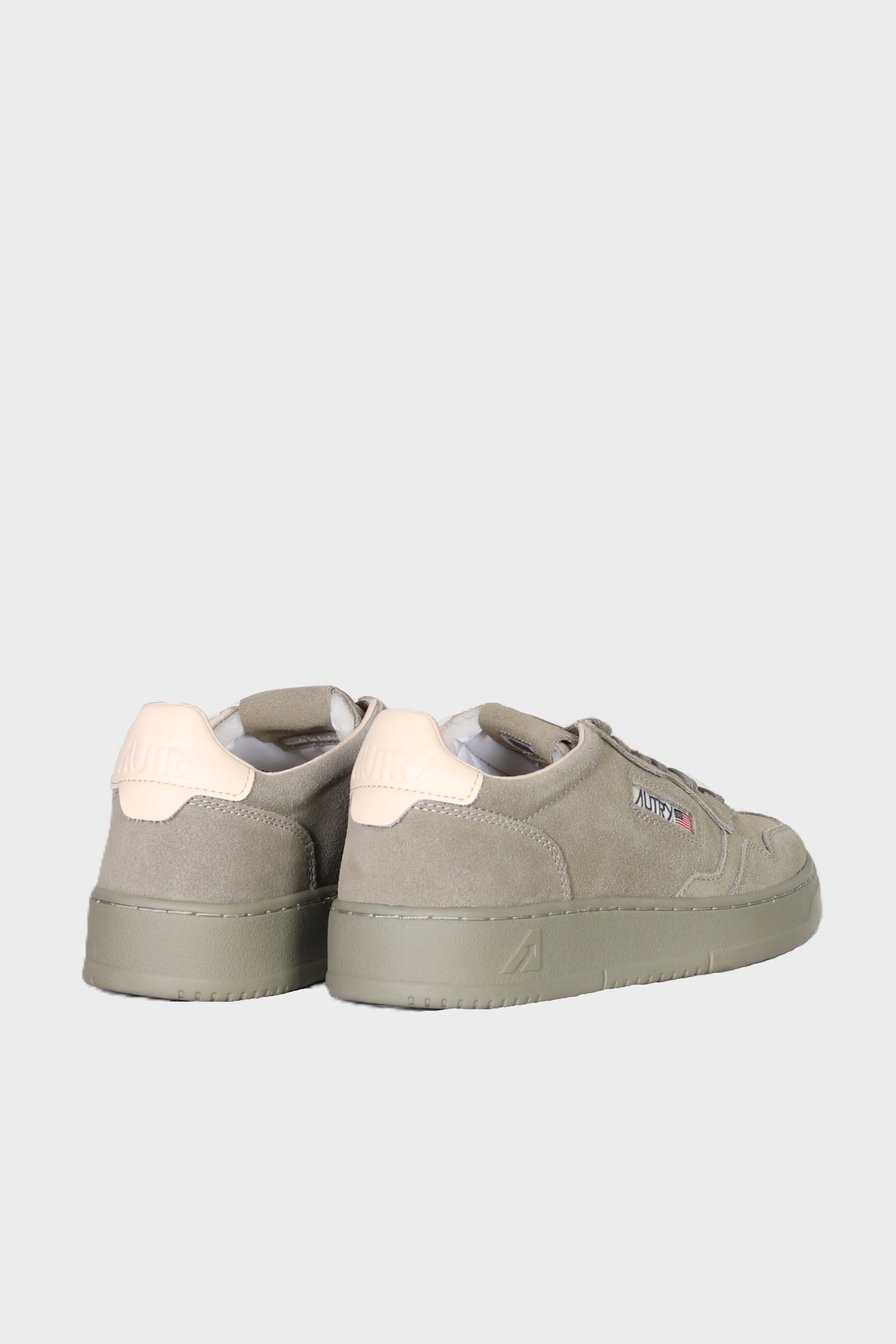 AUTRY ACTION SHOES Medalist Low Sneaker Suede in Sage / Ivory