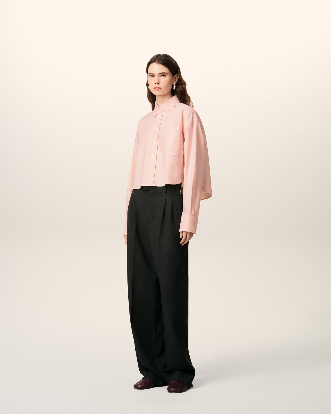 AMI PARIS de Coeur Cropped Oversize Shirt in Powder