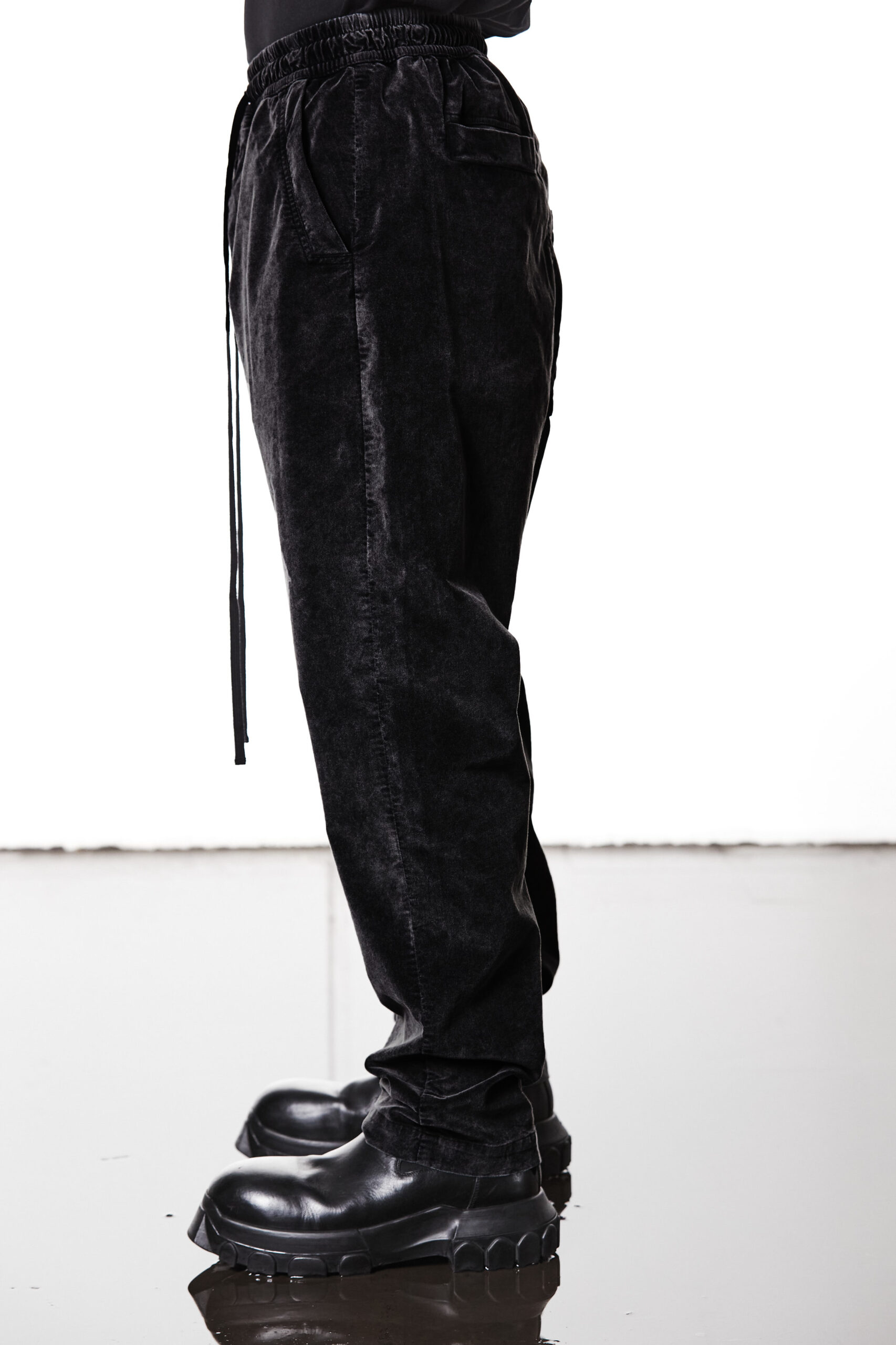 THOM KROM Velvet Pant in Black