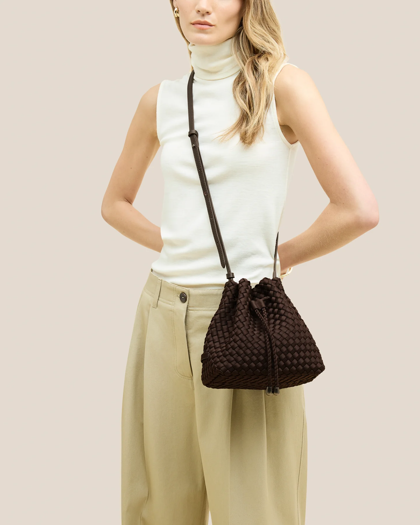 NAGHEDI Gramercy Bucket Bag Medium in Chocolate