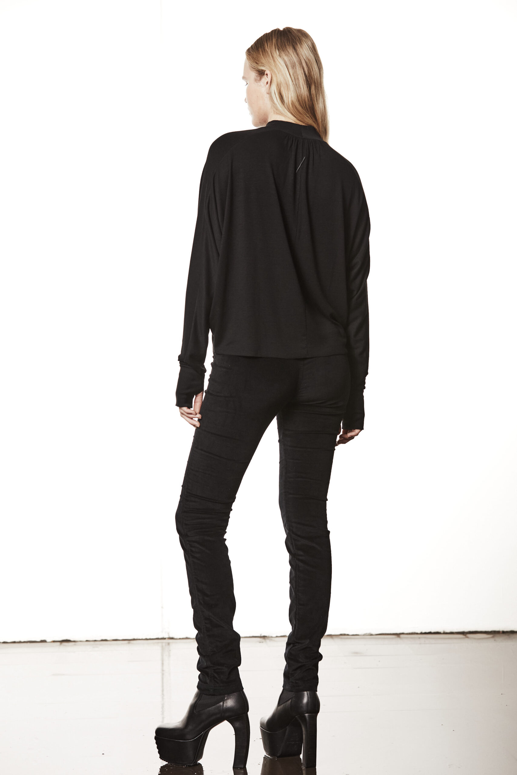 THOM KROM Loose Fit Turtleneck Longsleeve in Black