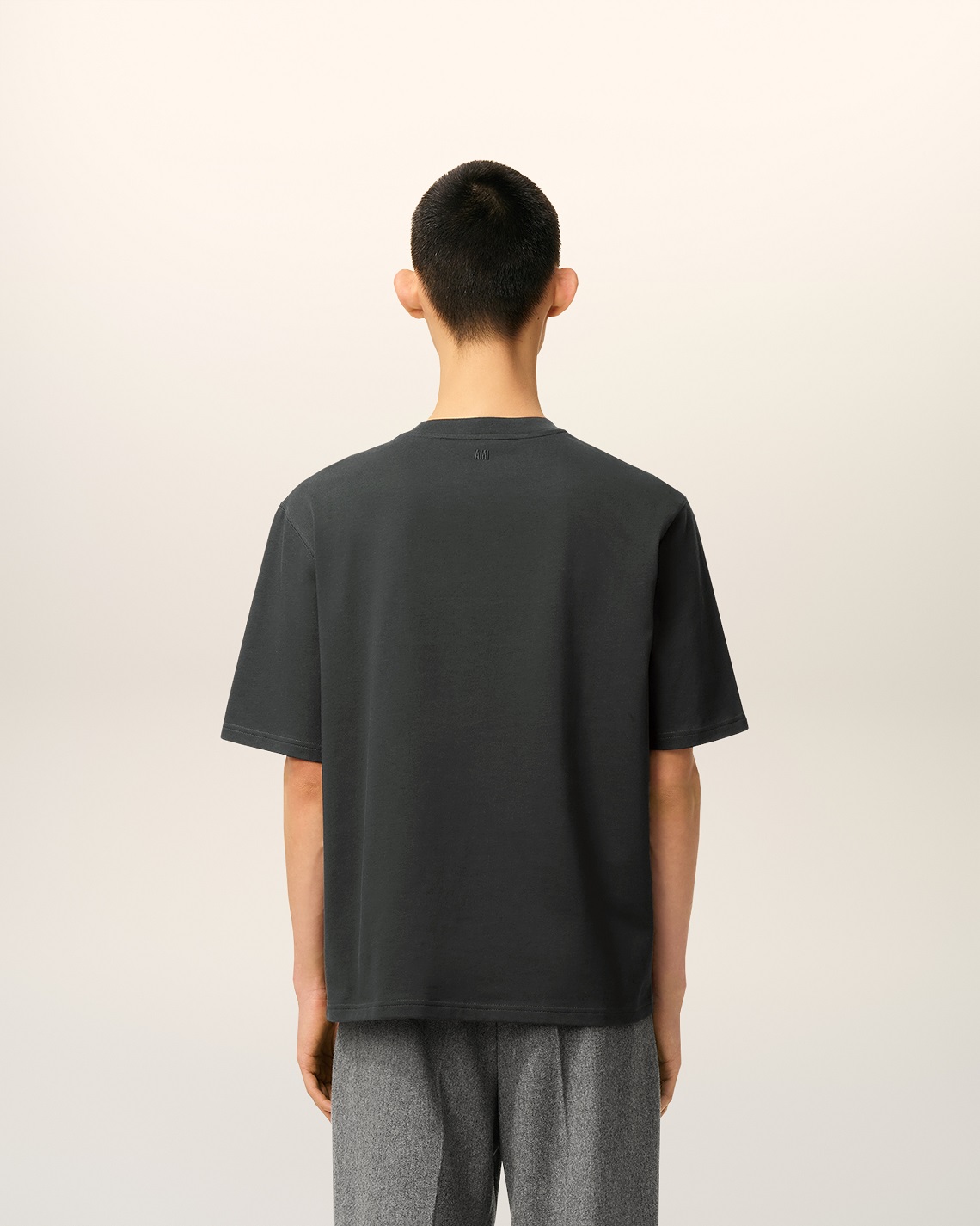 AMI PARIS de Coeur Embossed T-Shirt in Anthracite