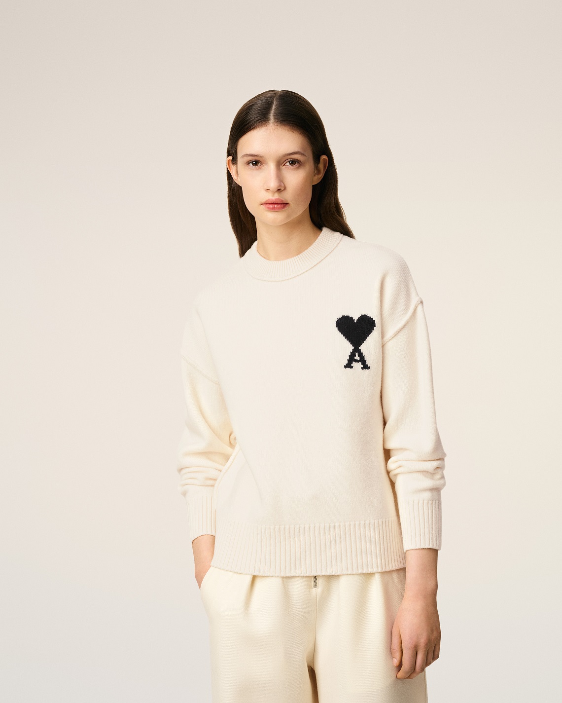 AMI PARIS de Coeur Knit Pullover in Offwhite/Black