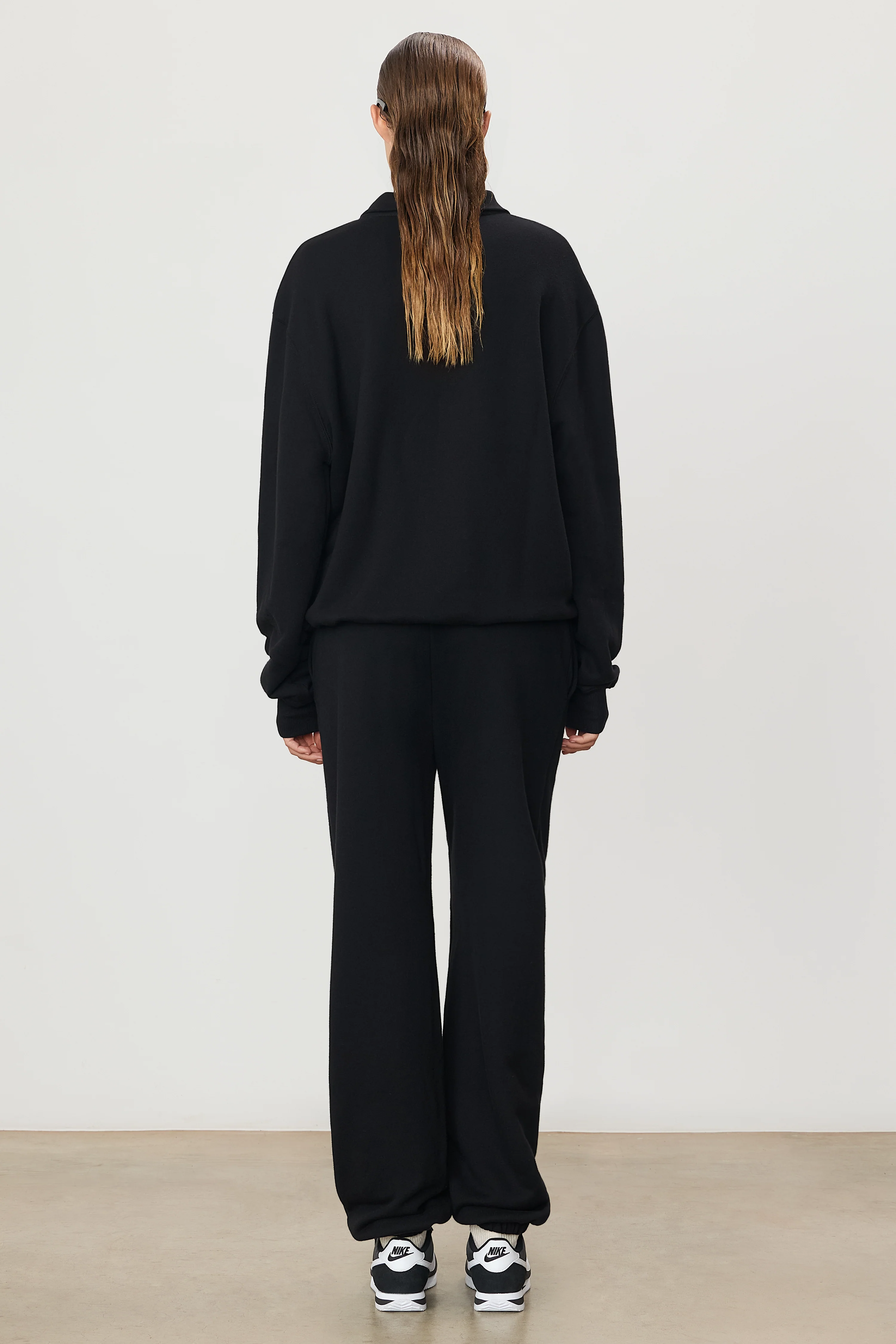 ÉTERNE Boyfriend Pocket Sweatpant in Black