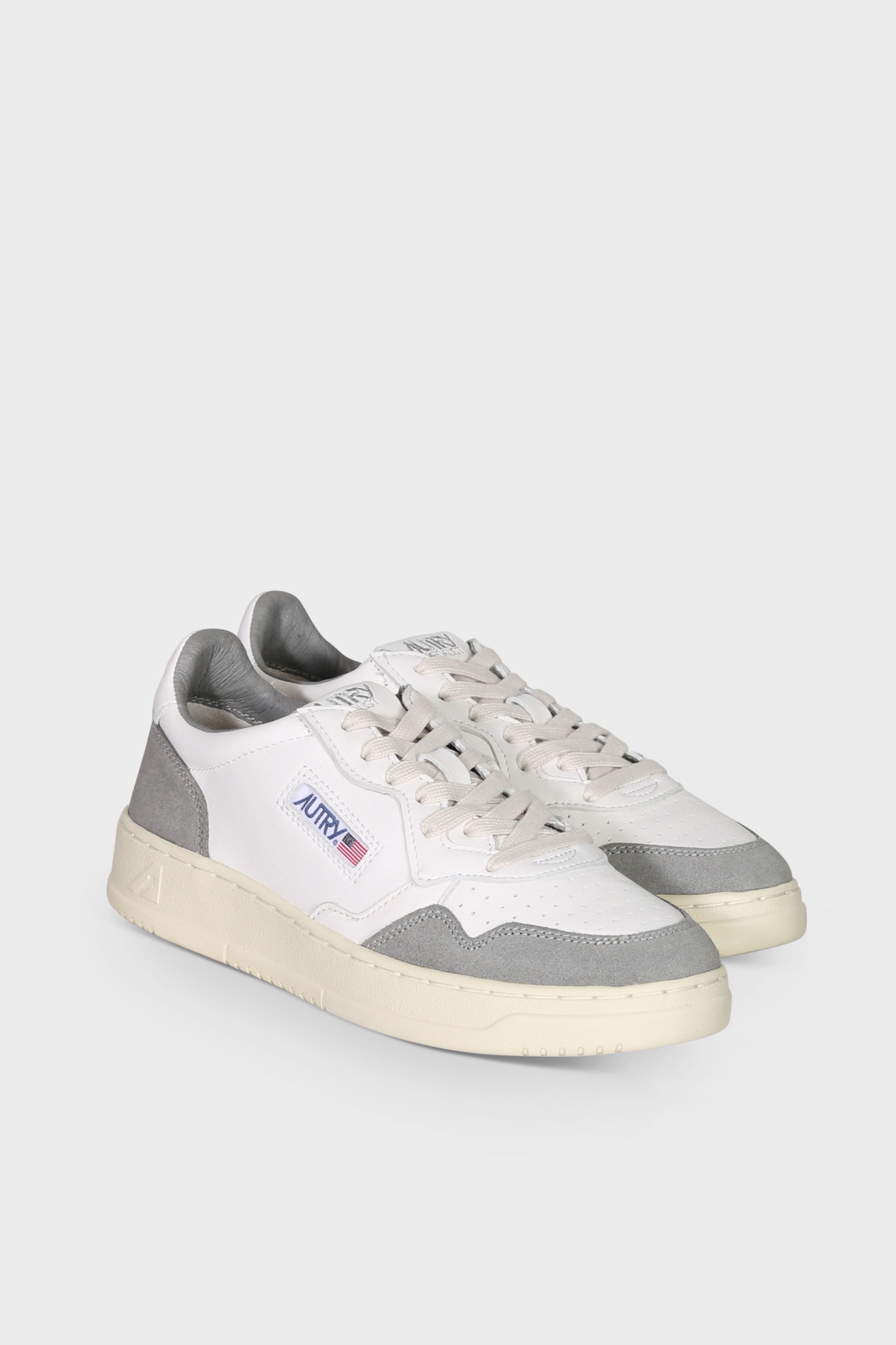 AUTRY ACTION SHOES Medalist Low Sneaker Goat/Suede in White/Grey