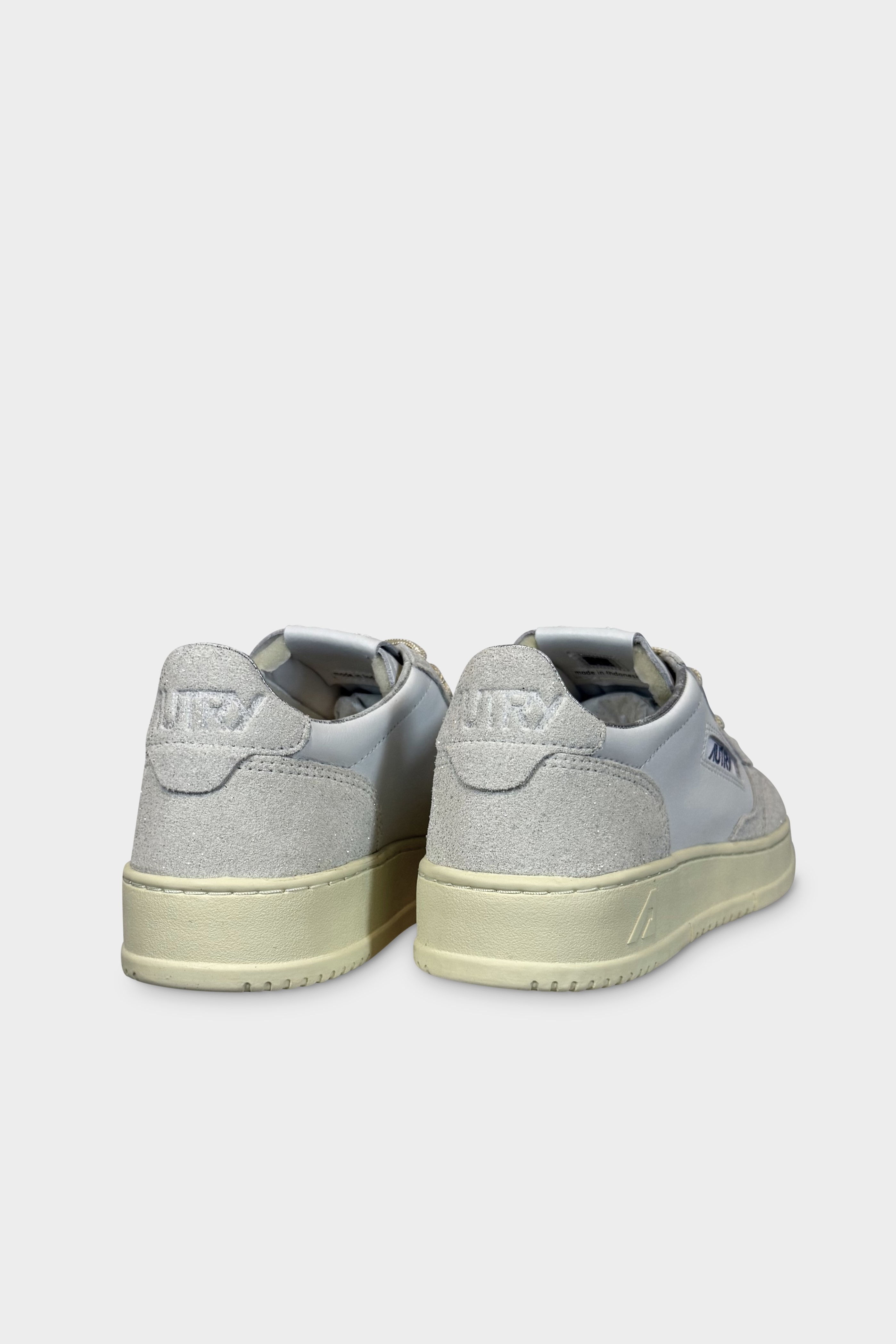AUTRY ACTION SHOES Medalist Low Sneaker in White/Taupe/Glitter