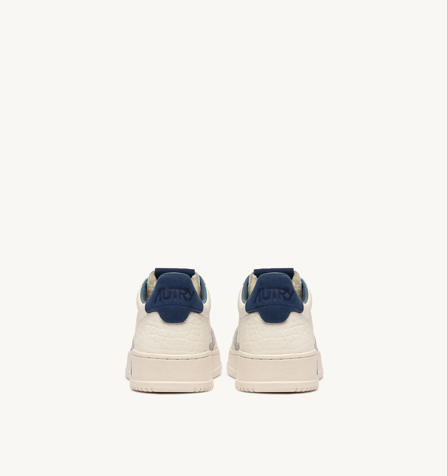 AUTRY ACTION SHOES Medalist Low Sneaker Elephant in Vapor/Blue