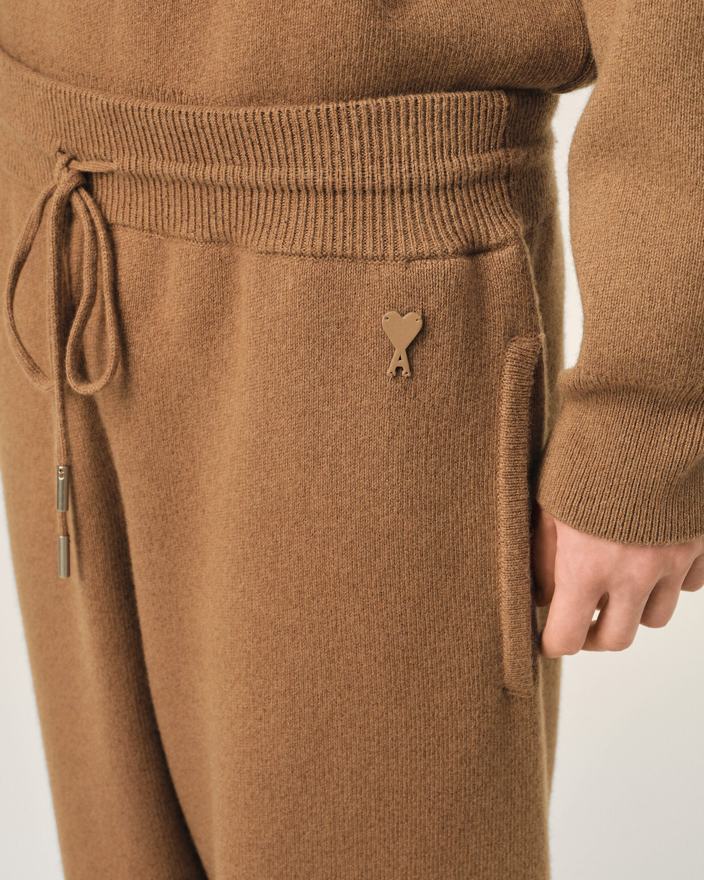 AMI PARIS de Coeur Heavy Knit Jogger in Camel